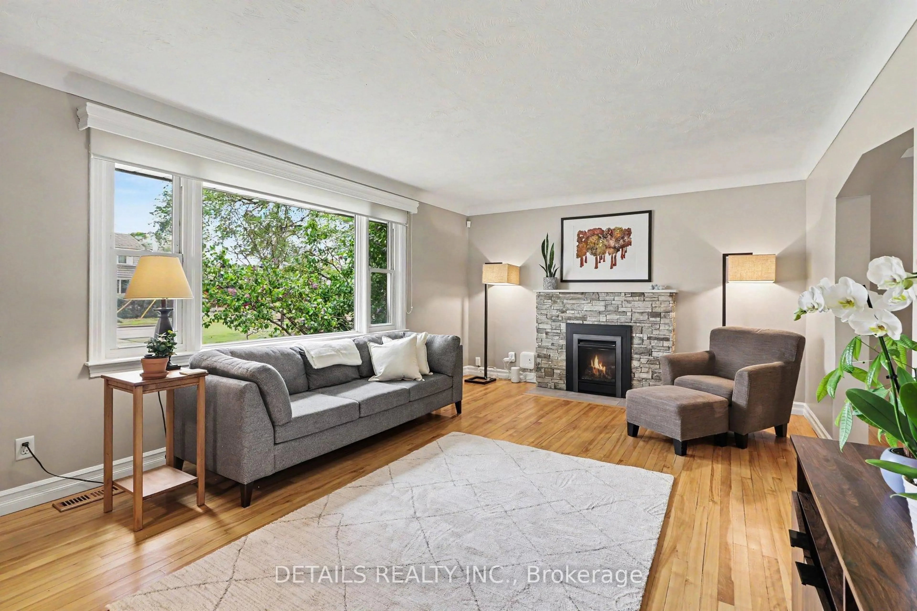 Living room with furniture, unknown for 805 Smyth Rd, Ottawa Ontario K1G 1P2