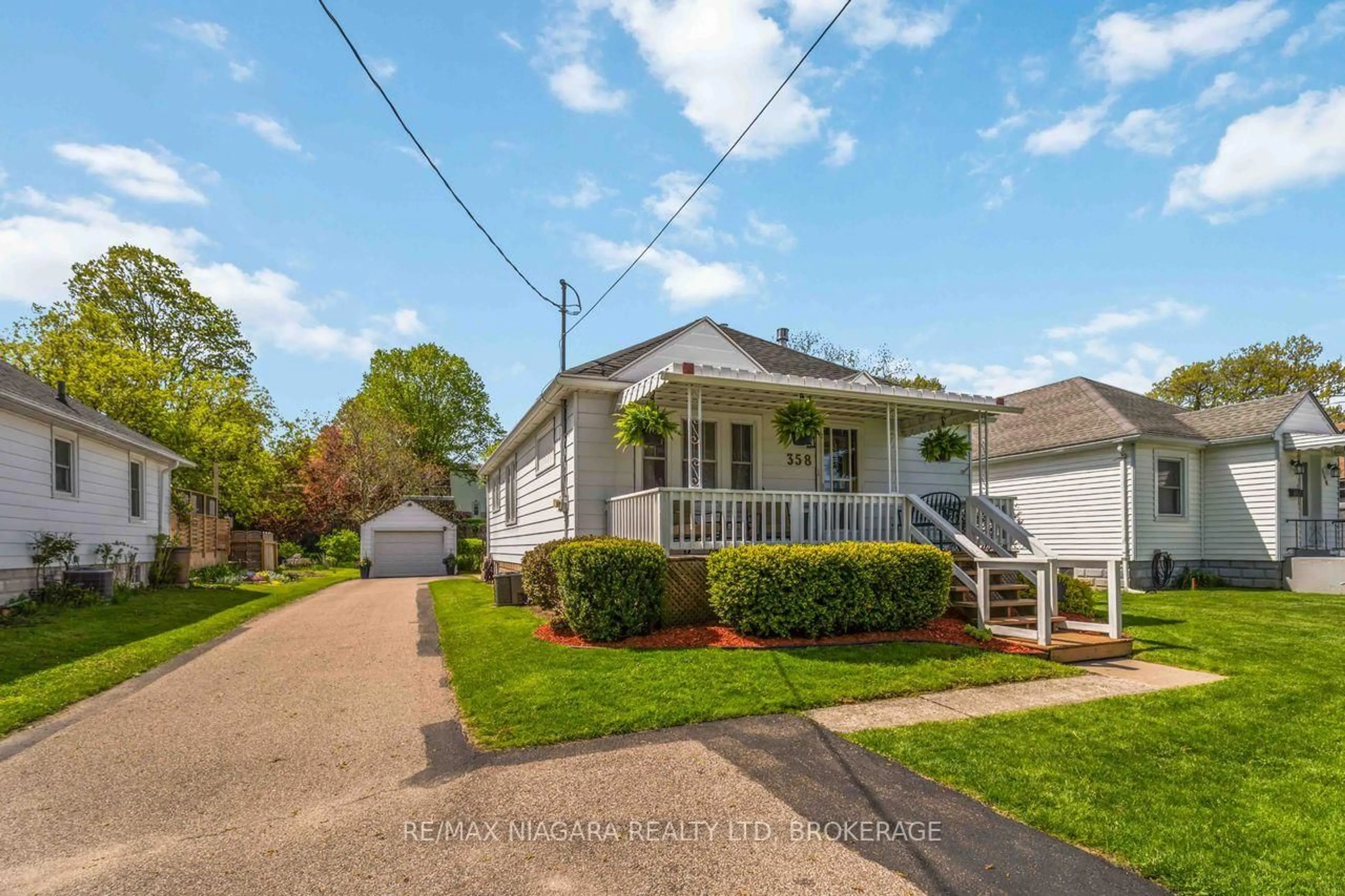A pic from outside/outdoor area/front of a property/back of a property/a pic from drone, street for 358 SUGARLOAF St, Port Colborne Ontario L3K 2P3