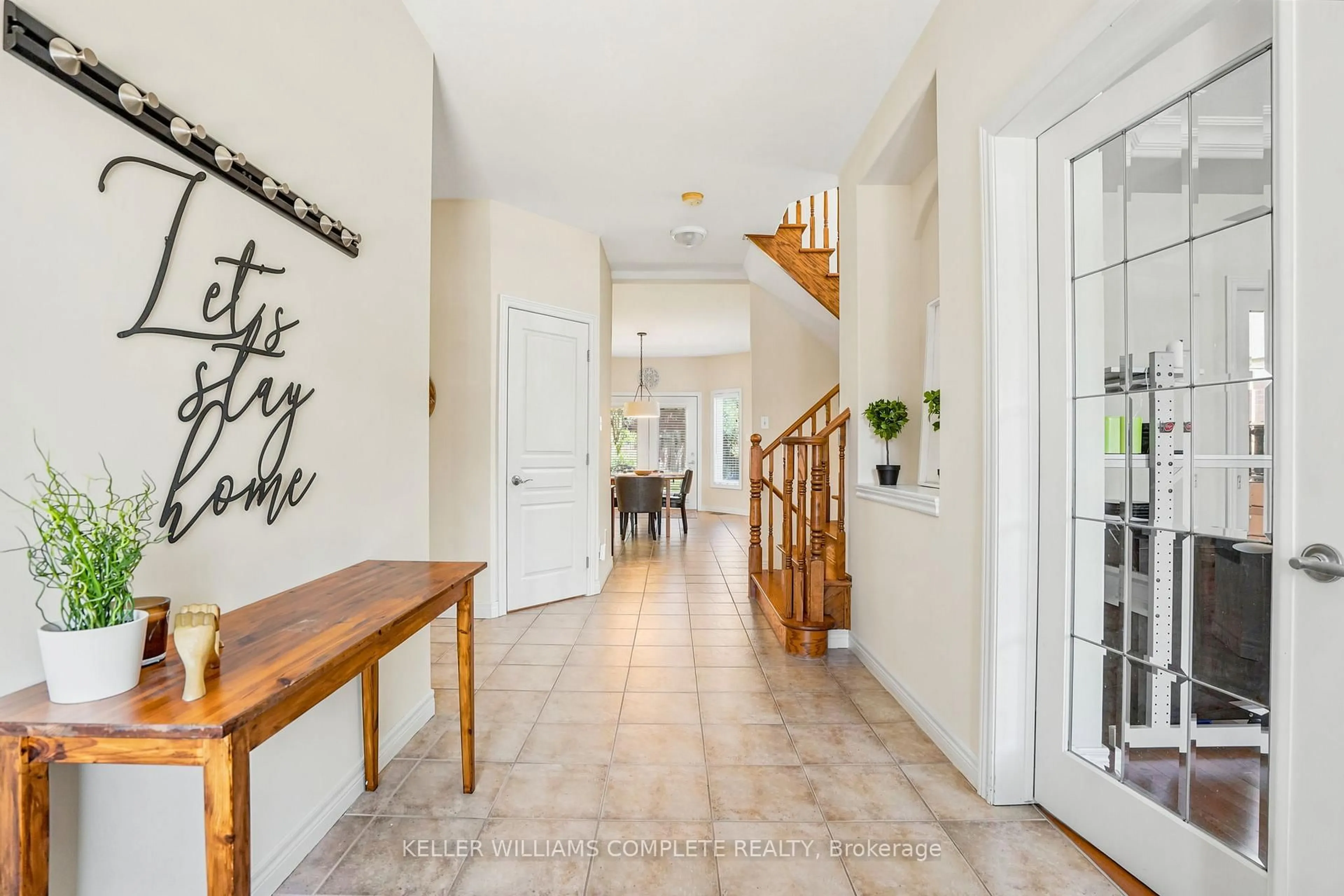 Indoor entryway for 16 Oldmill Rd, Hamilton Ontario L9G 5E2