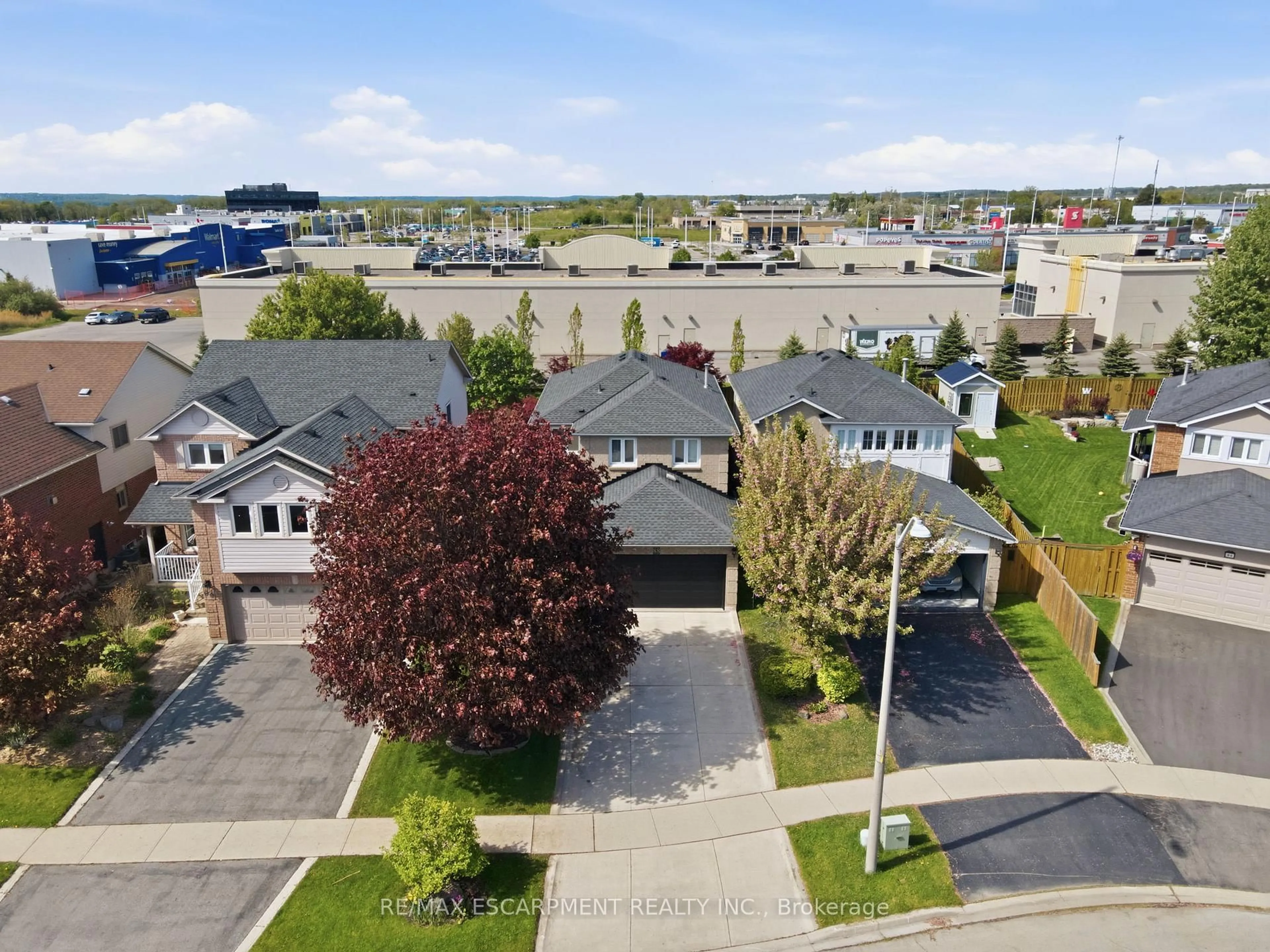 A pic from outside/outdoor area/front of a property/back of a property/a pic from drone, street for 88 Grindstone Way, Hamilton Ontario L9H 7B5