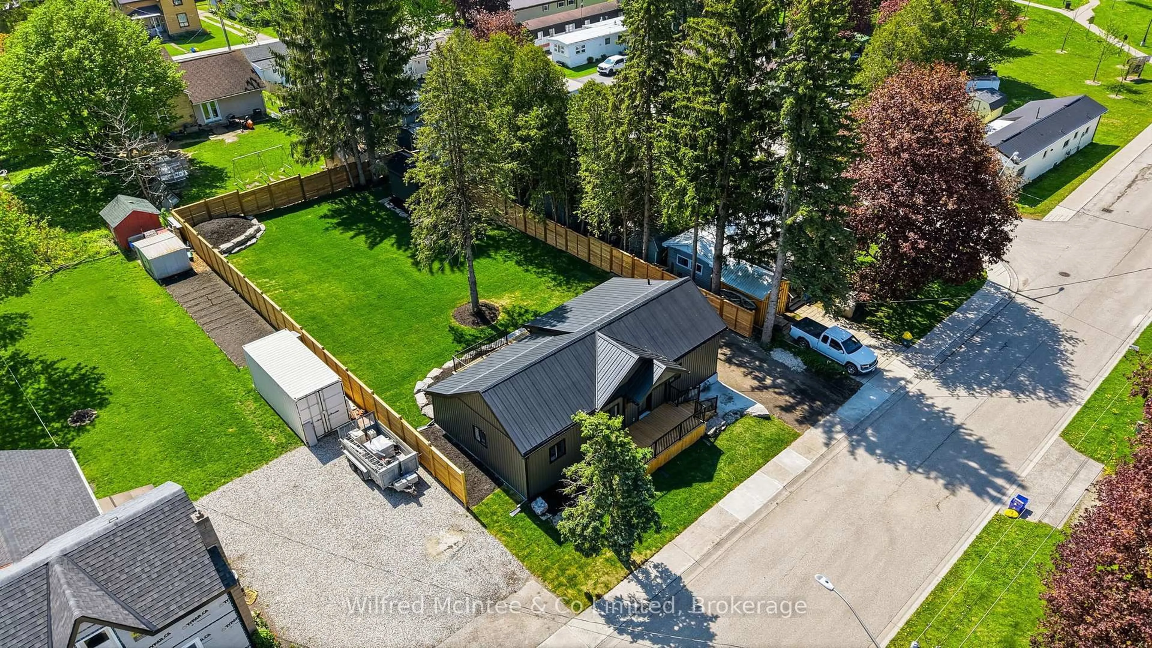 A pic from outside/outdoor area/front of a property/back of a property/a pic from drone, street for 550 Wellington St, Minto Ontario N4W 3G9