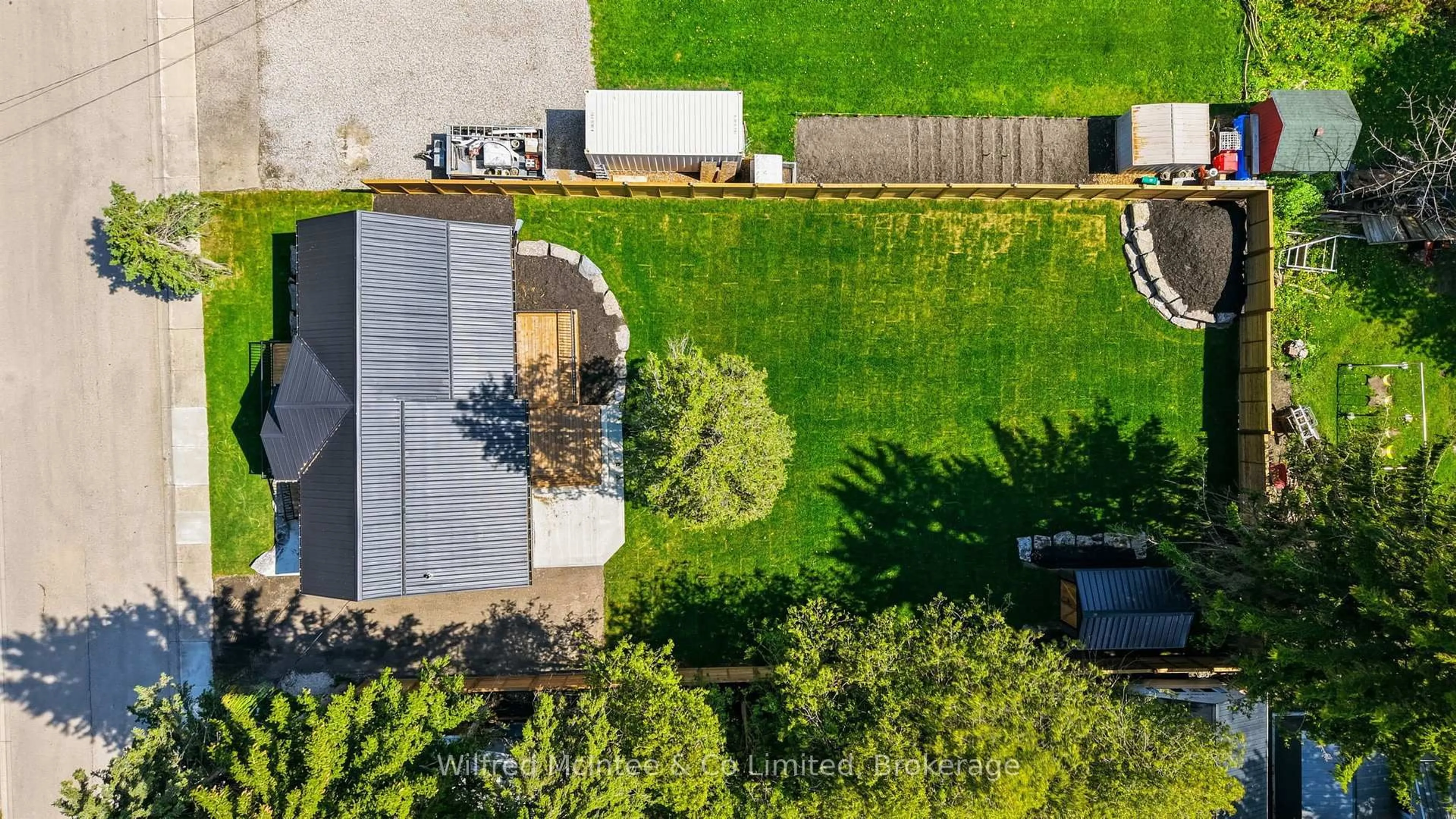 A pic from outside/outdoor area/front of a property/back of a property/a pic from drone, street for 550 Wellington St, Minto Ontario N4W 3G9