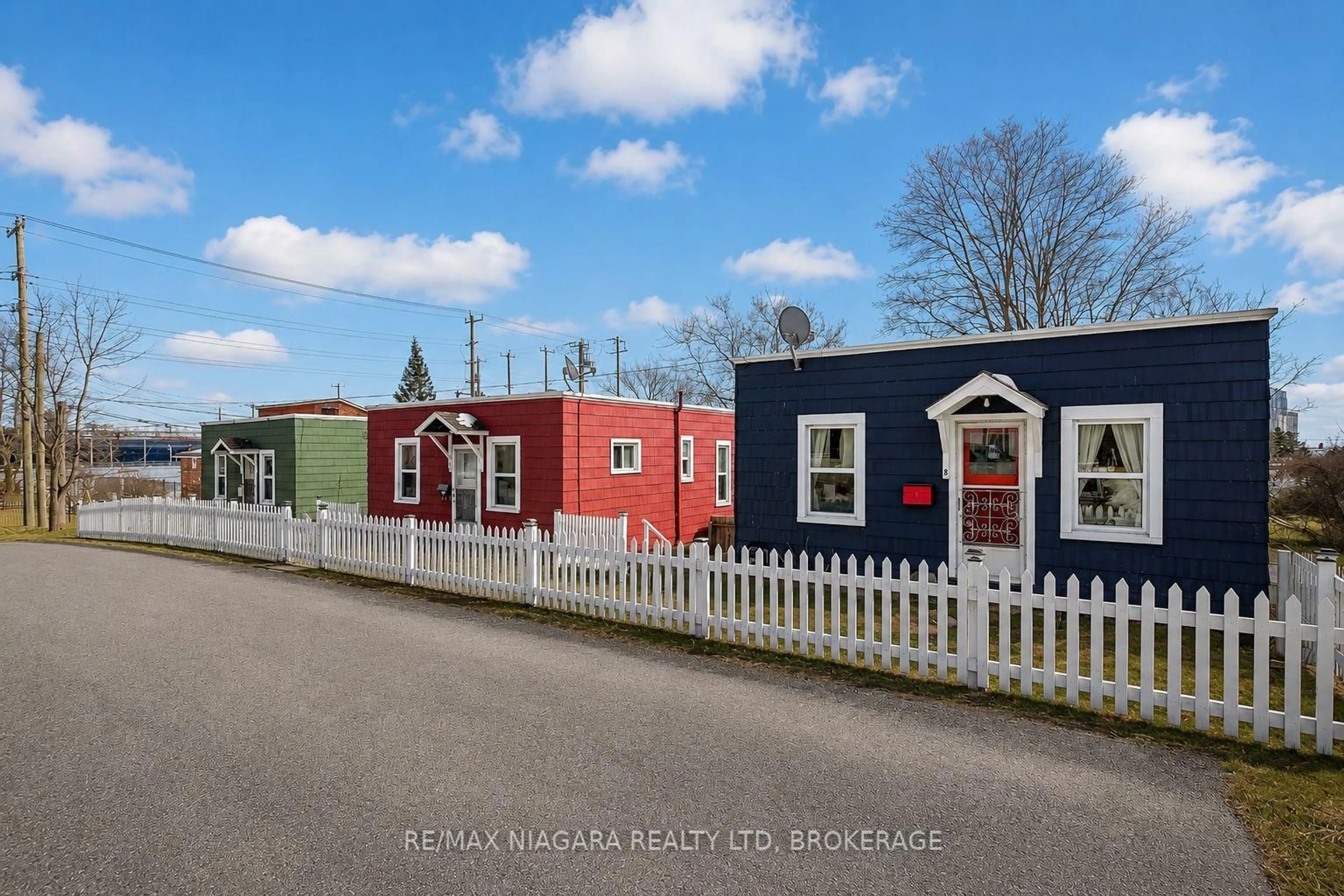 A pic from outside/outdoor area/front of a property/back of a property/a pic from drone, street for 8 Catharine St, Port Colborne Ontario L3K 4J6