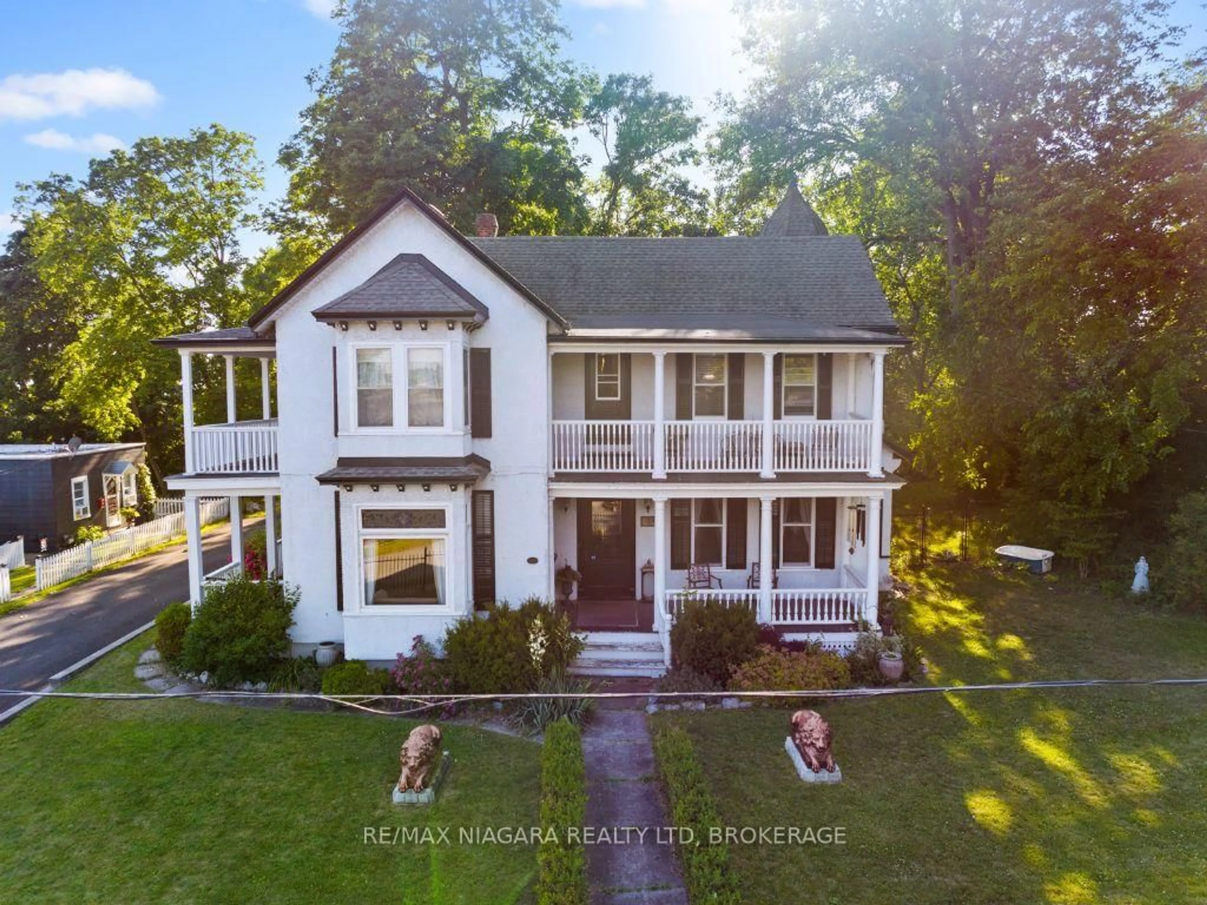 A pic from outside/outdoor area/front of a property/back of a property/a pic from drone, unknown for 14 Catharine St, Port Colborne Ontario L3K 4J7