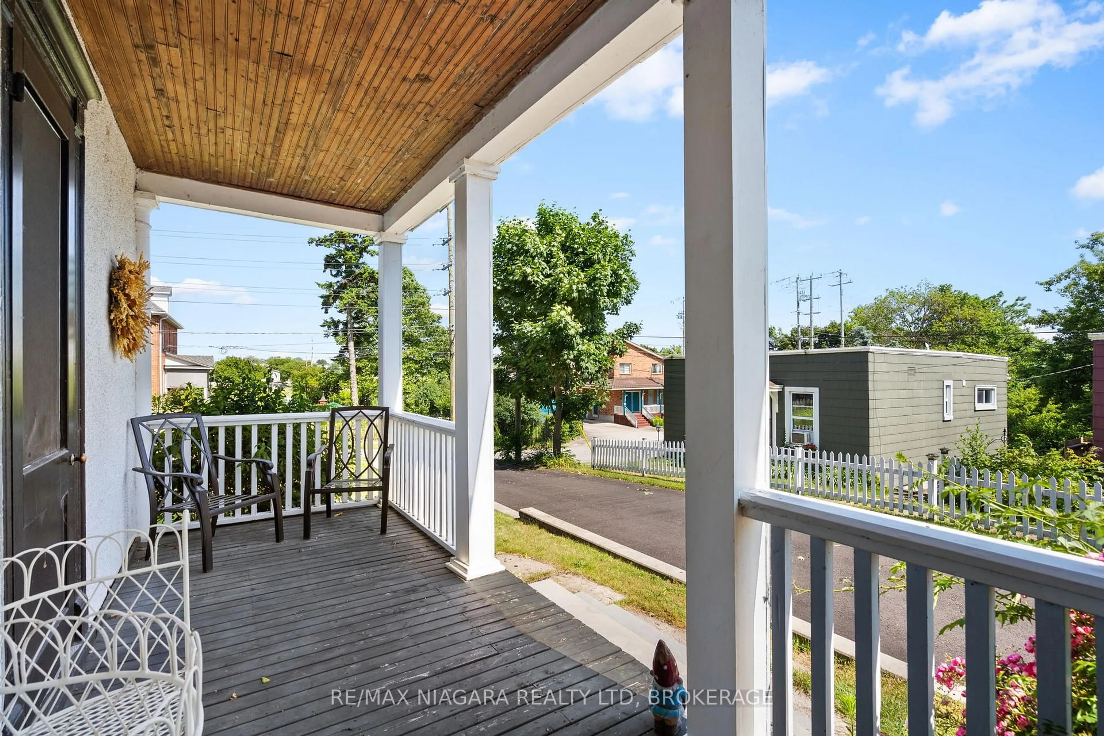 Patio, unknown for 14 Catharine St, Port Colborne Ontario L3K 4J7