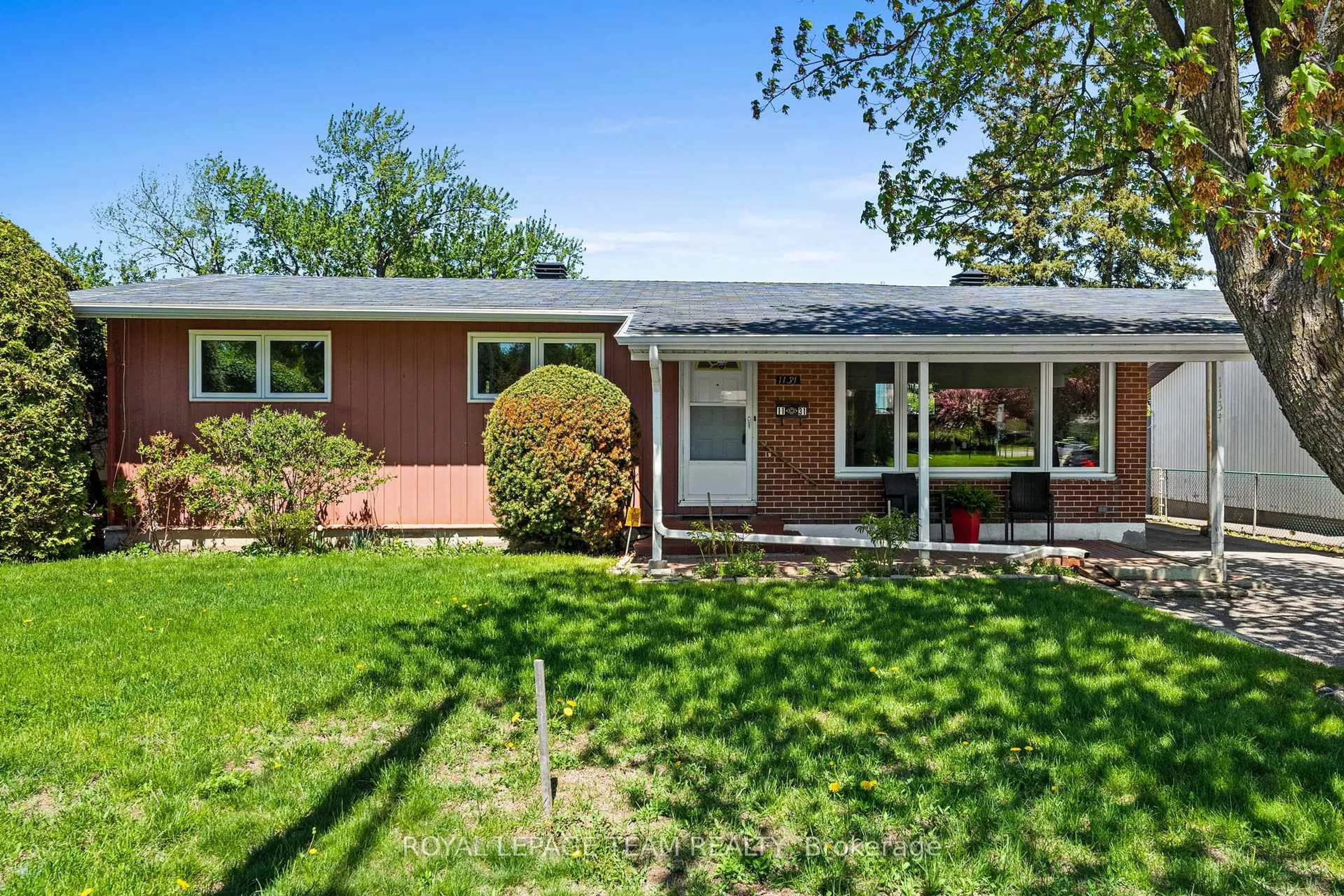 Home with vinyl exterior material, street for 1131 Deer Park Rd, Ottawa Ontario K2E 6G7