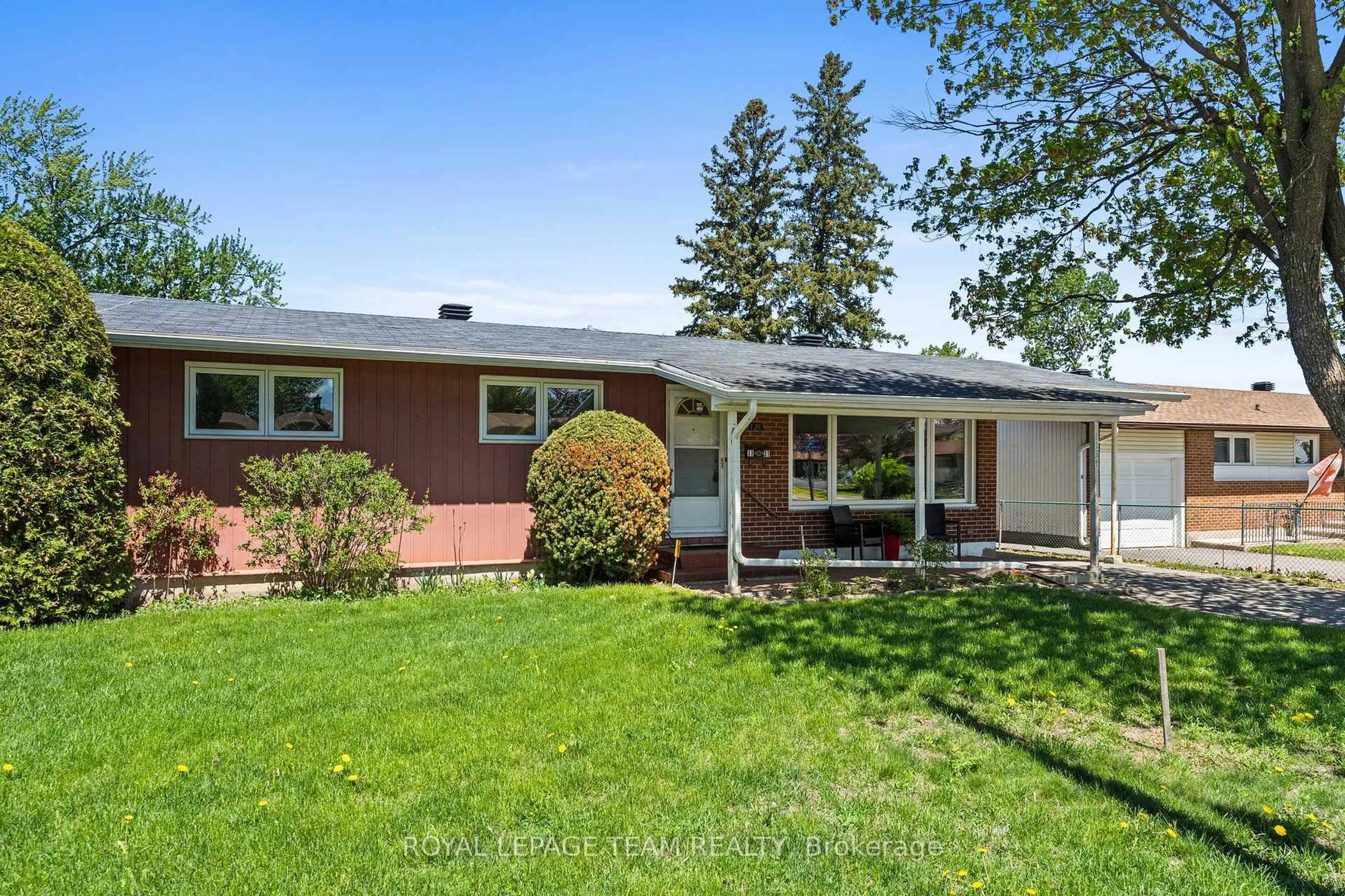 Home with vinyl exterior material, street for 1131 Deer Park Rd, Ottawa Ontario K2E 6G7