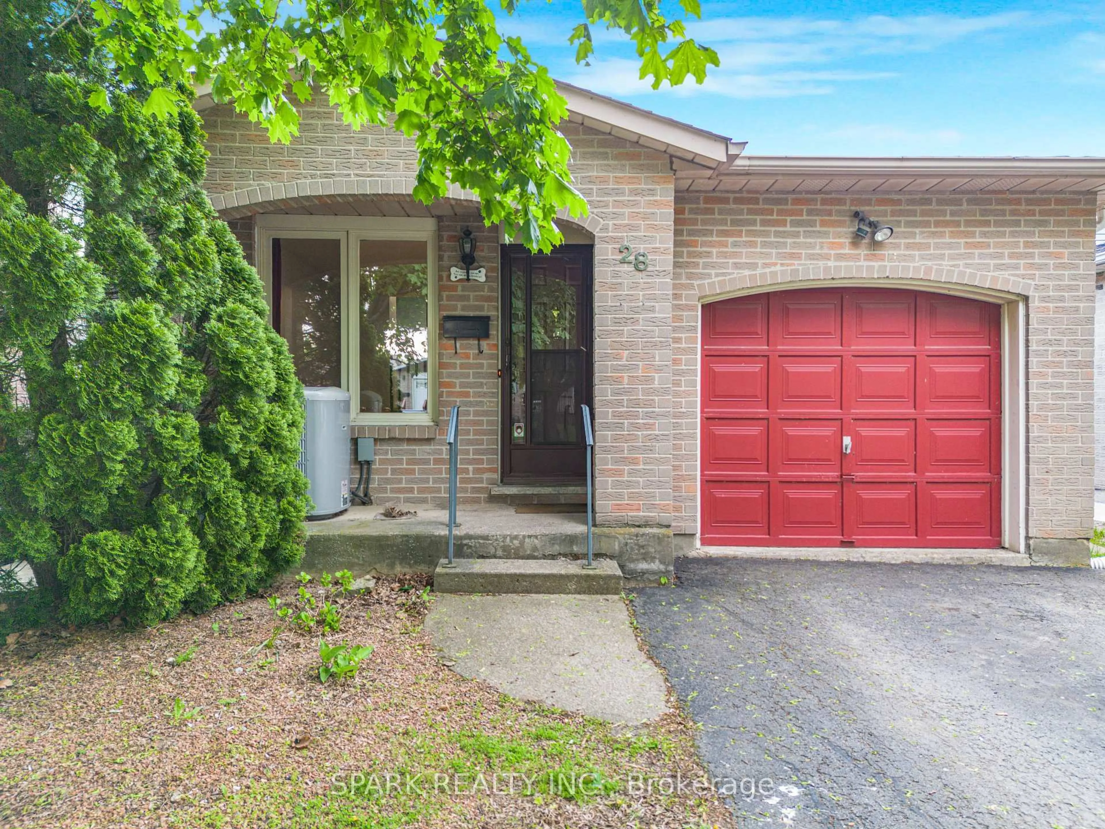 Home with brick exterior material, street for 28 Lampman Cres, Thorold Ontario L2V 4K7