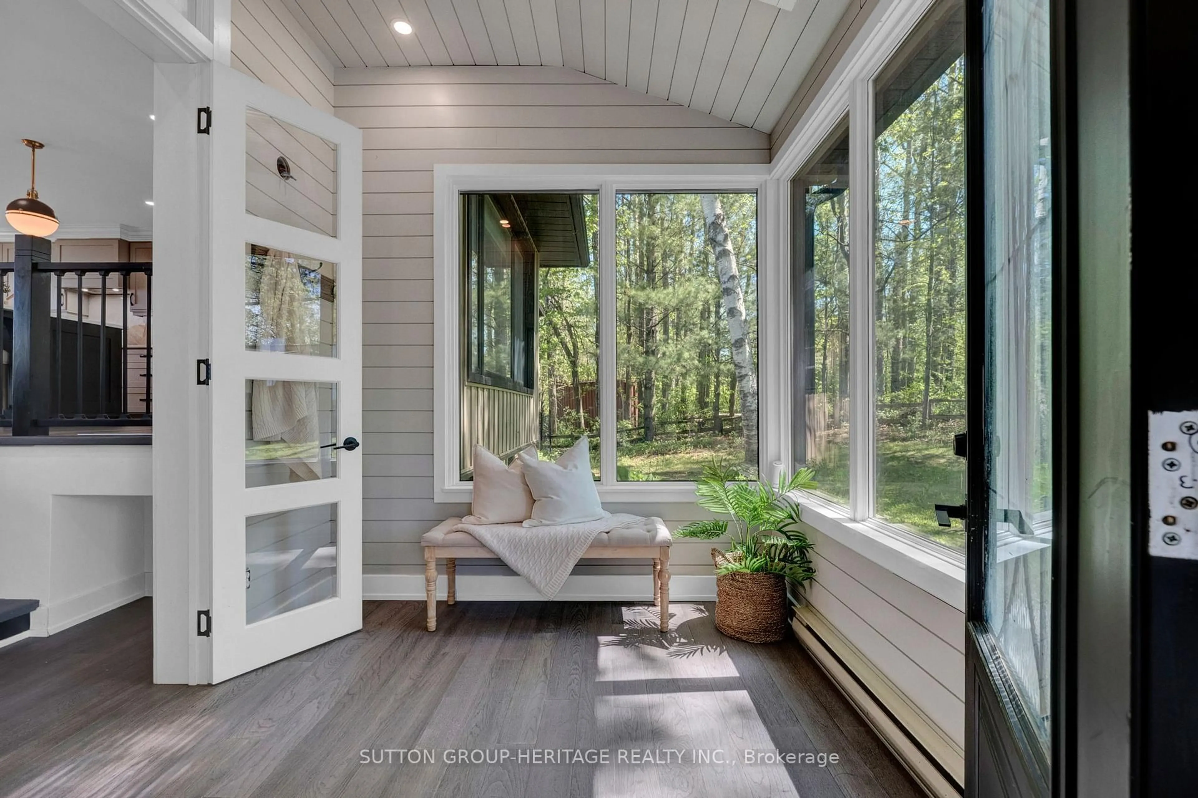 Indoor entryway for 16 Millbrook Ridge Rd, Kawartha Lakes Ontario K0L 2W0