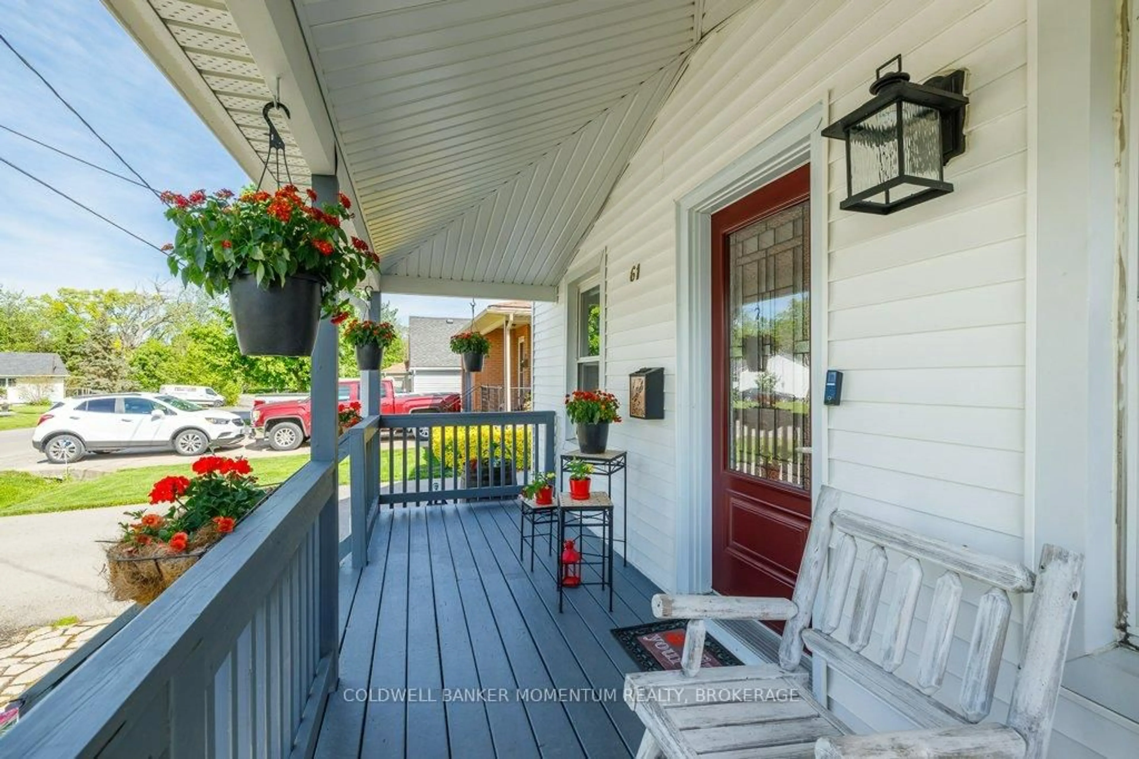 Patio, street for 61 Rosedale Ave, St. Catharines Ontario L2P 1Y6