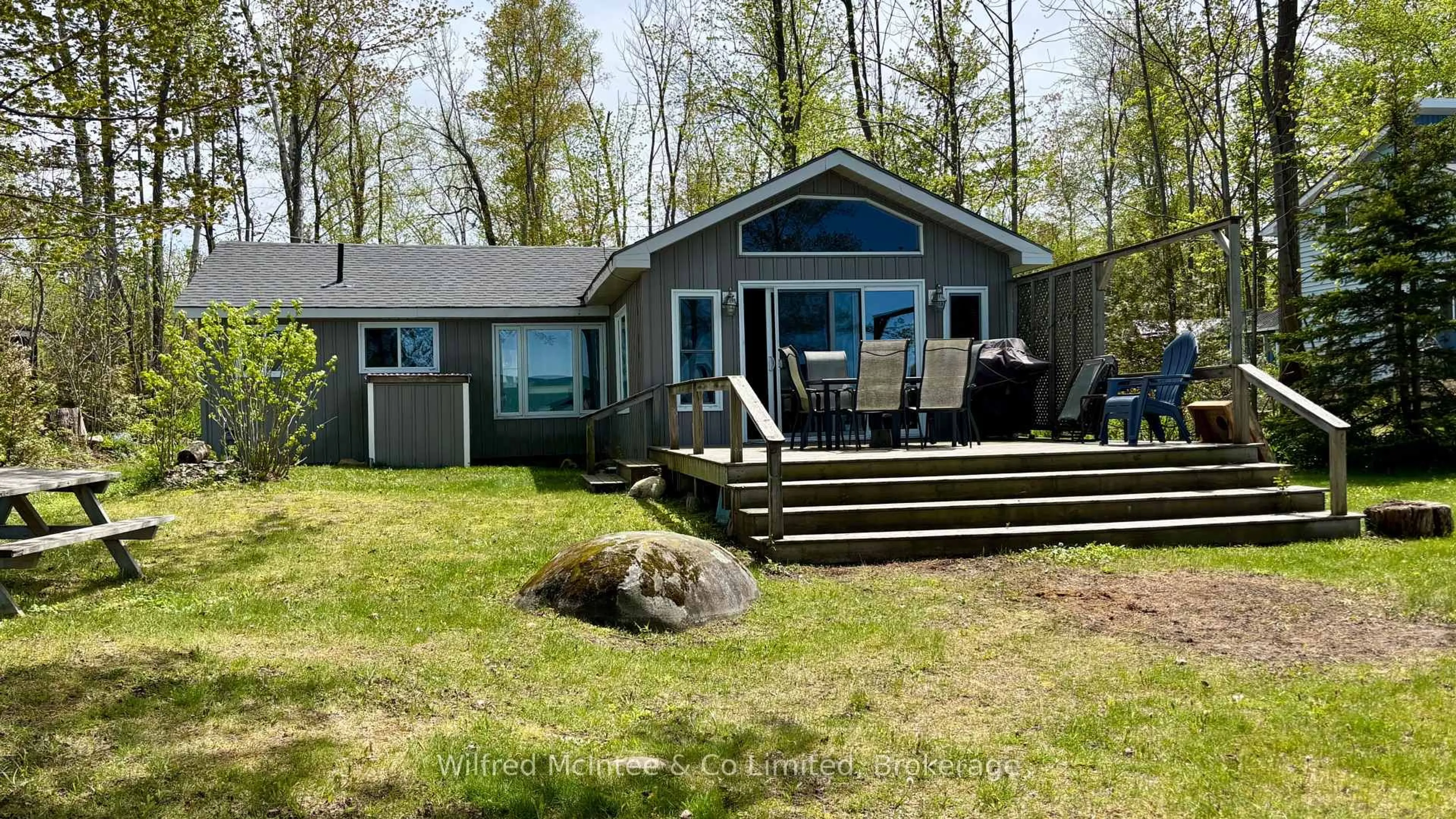 Home with vinyl exterior material, water/lake/river/ocean view for 629 BRUCE ROAD 13 Rd, Native Leased Lands Ontario N0H 2L0