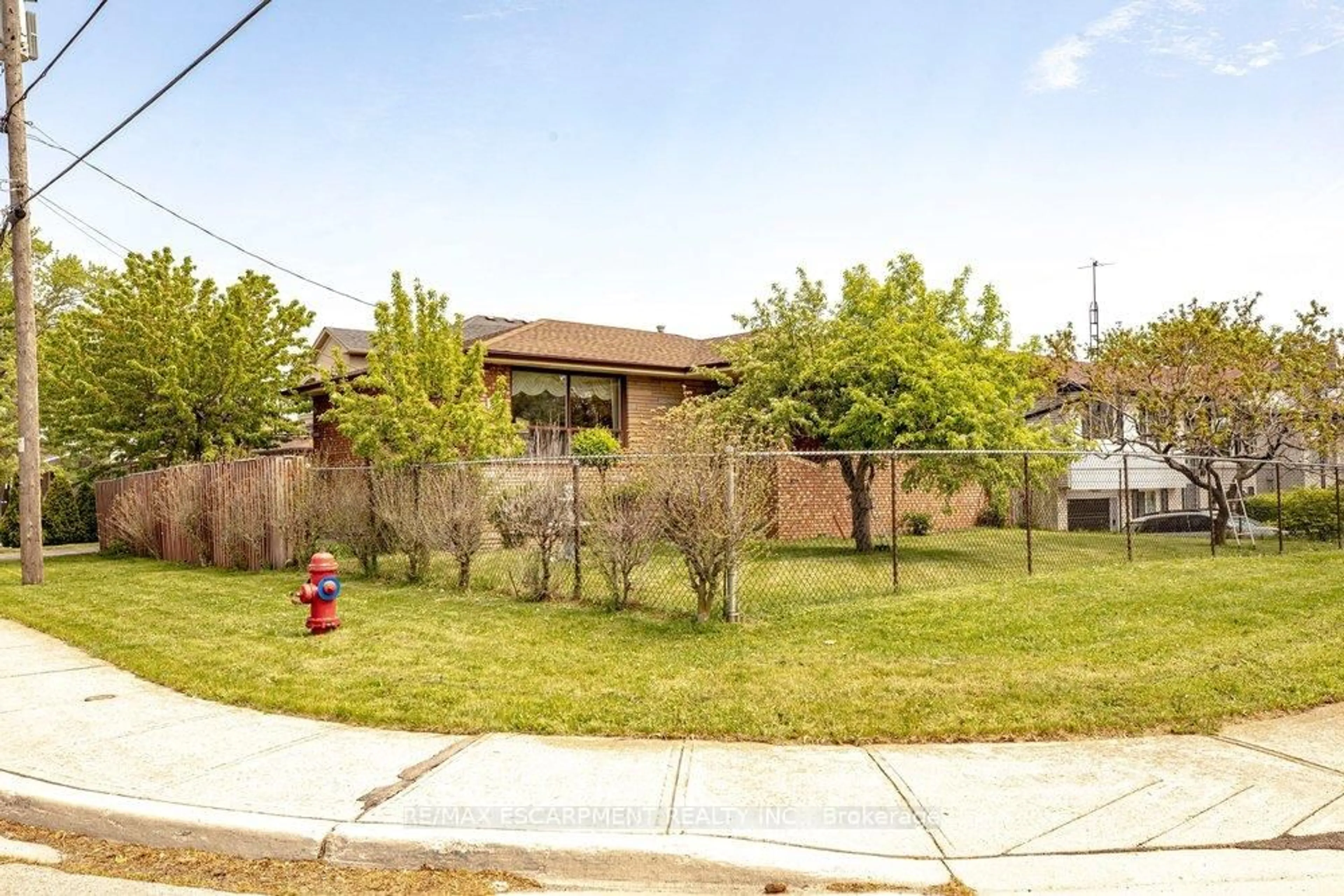 Unknown for 381 RED OAK Ave, Hamilton Ontario L8E 2C5