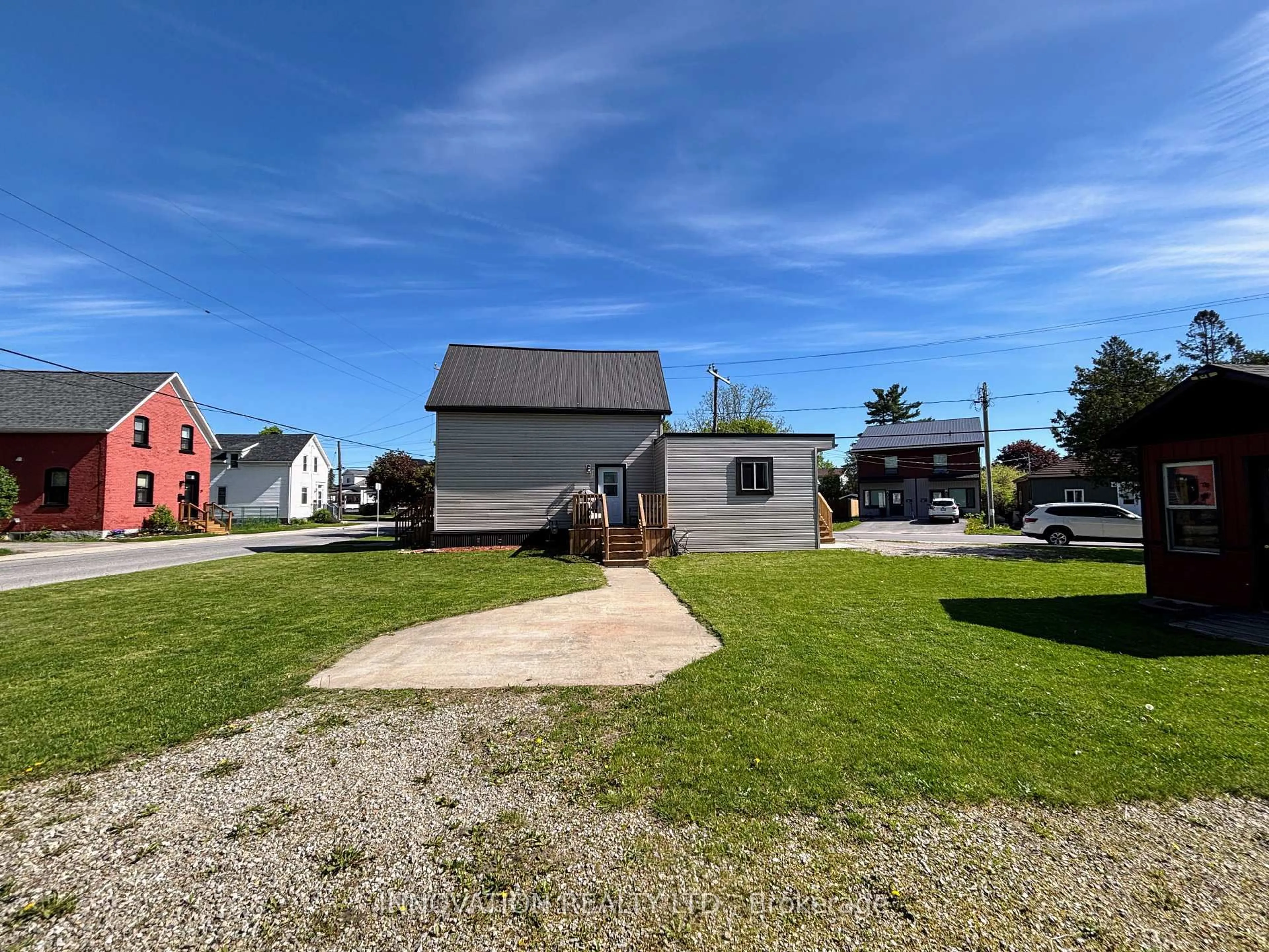 Unknown for 27 Anne St, Smiths Falls Ontario K7A 2R1