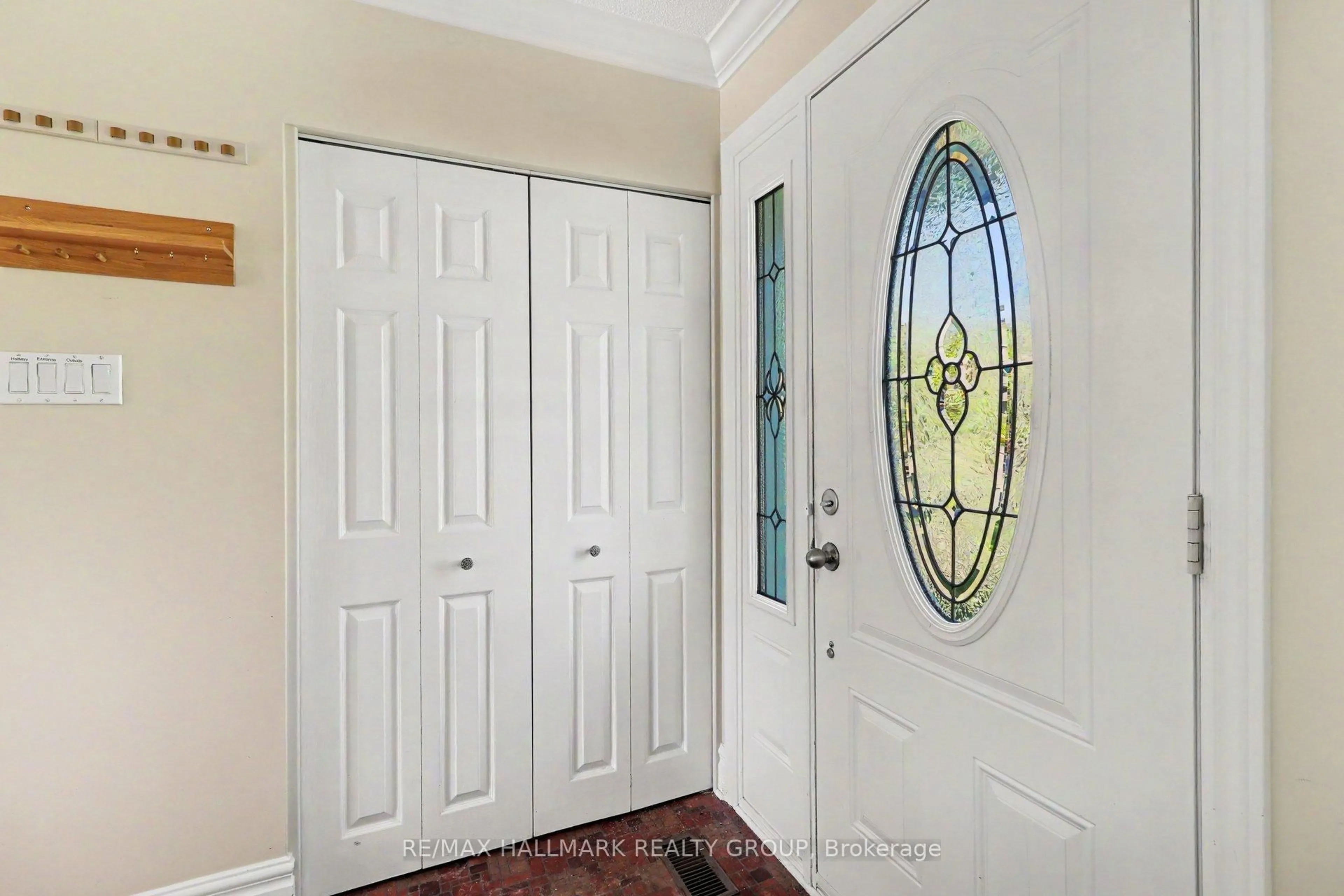 Unknown for 2640 Ulster Cres, Ottawa Ontario K1V 8J6