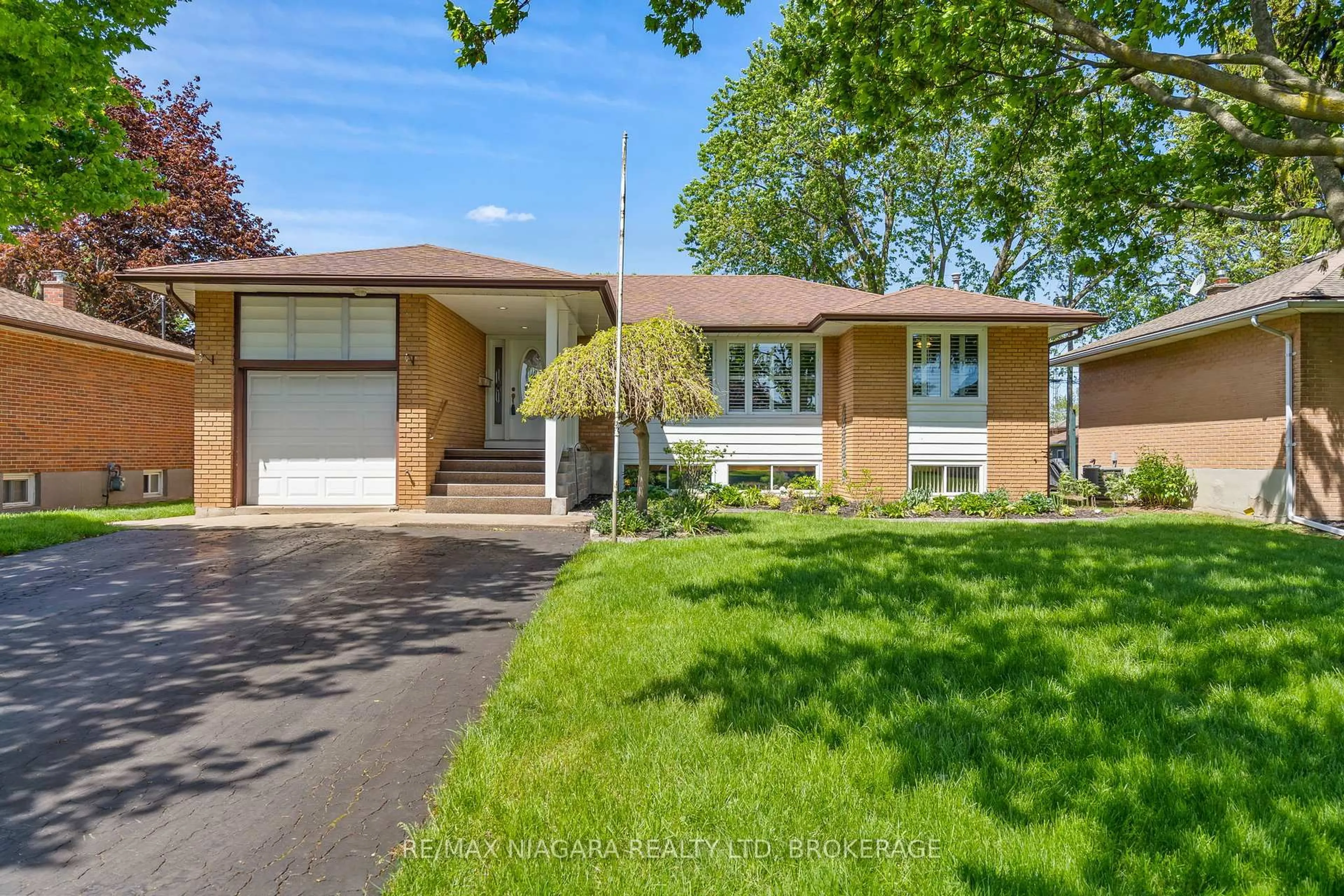 Unknown for 17 Sheba Cres, Port Colborne Ontario L3K 5M4