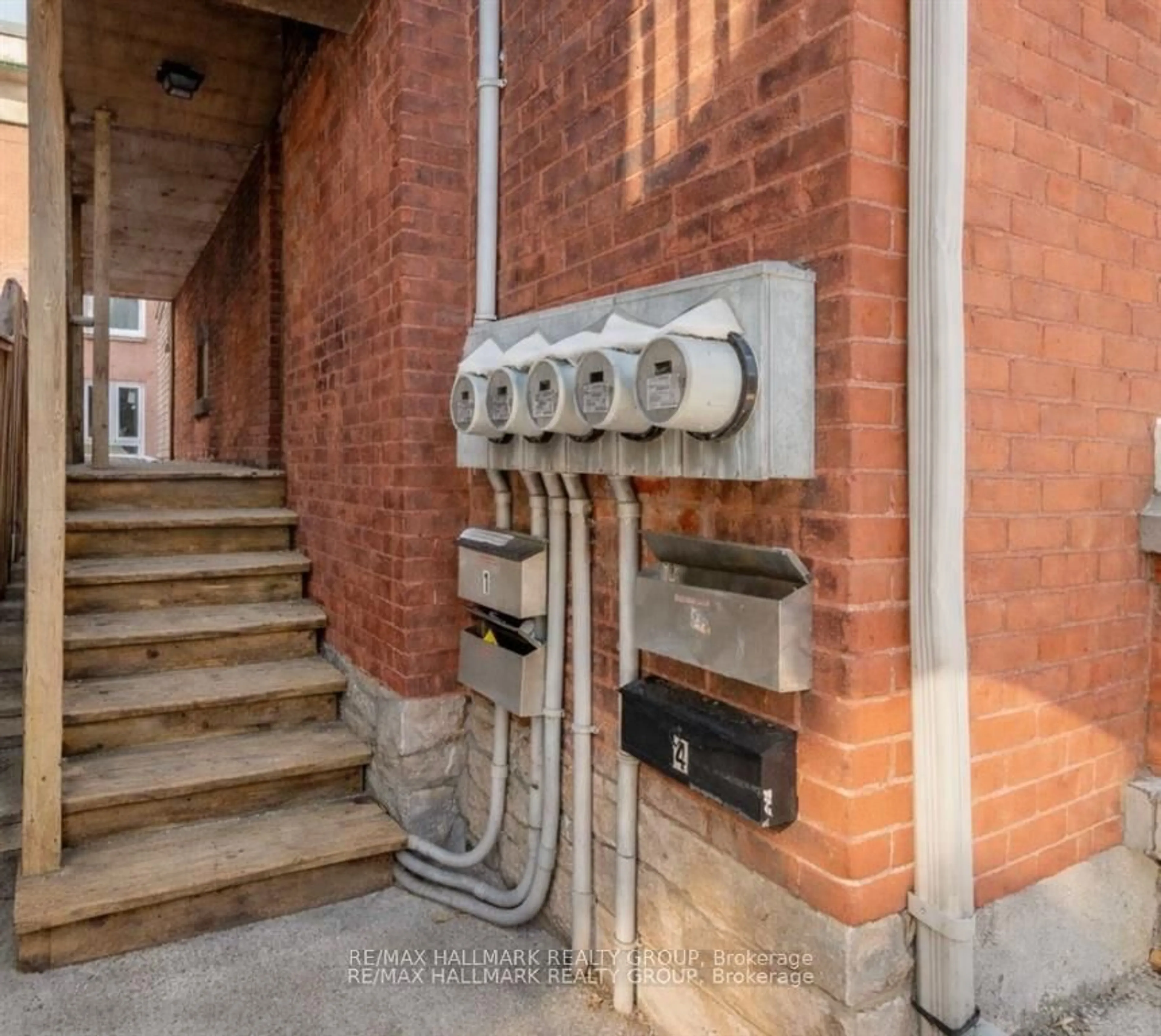 Stairs for 121 Osgoode St, Ottawa Ontario K1N 6S5
