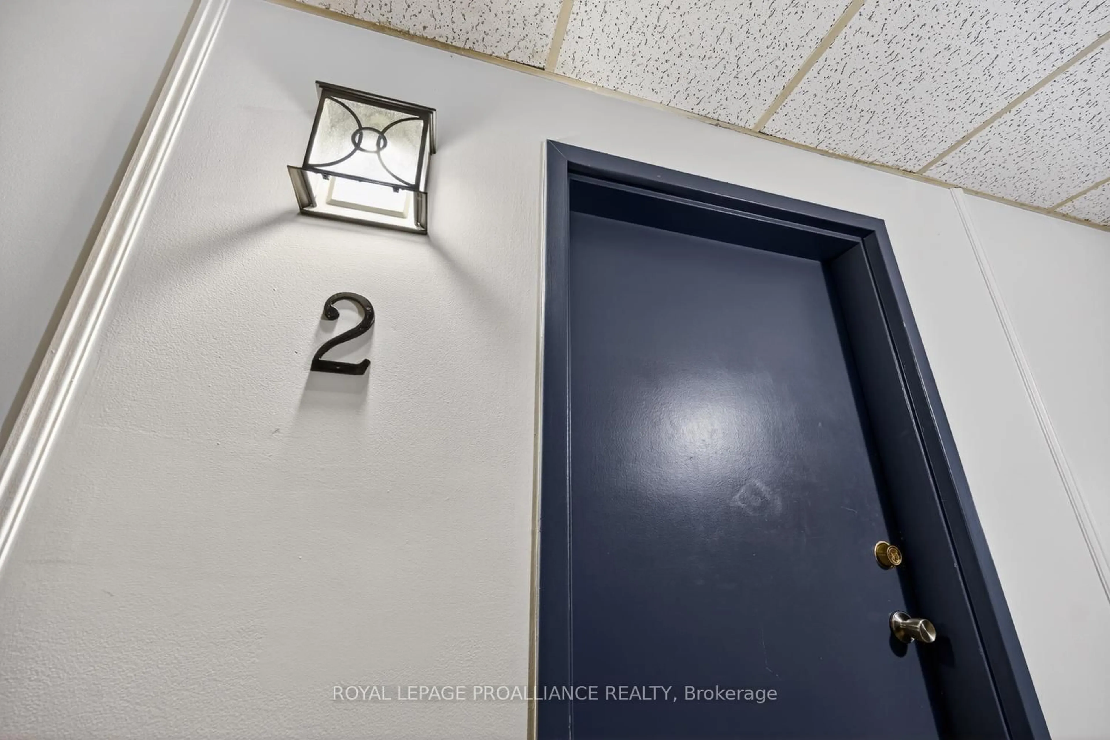 Indoor entryway for 825 Macodrum Dr #2, Brockville Ontario K6V 6P6