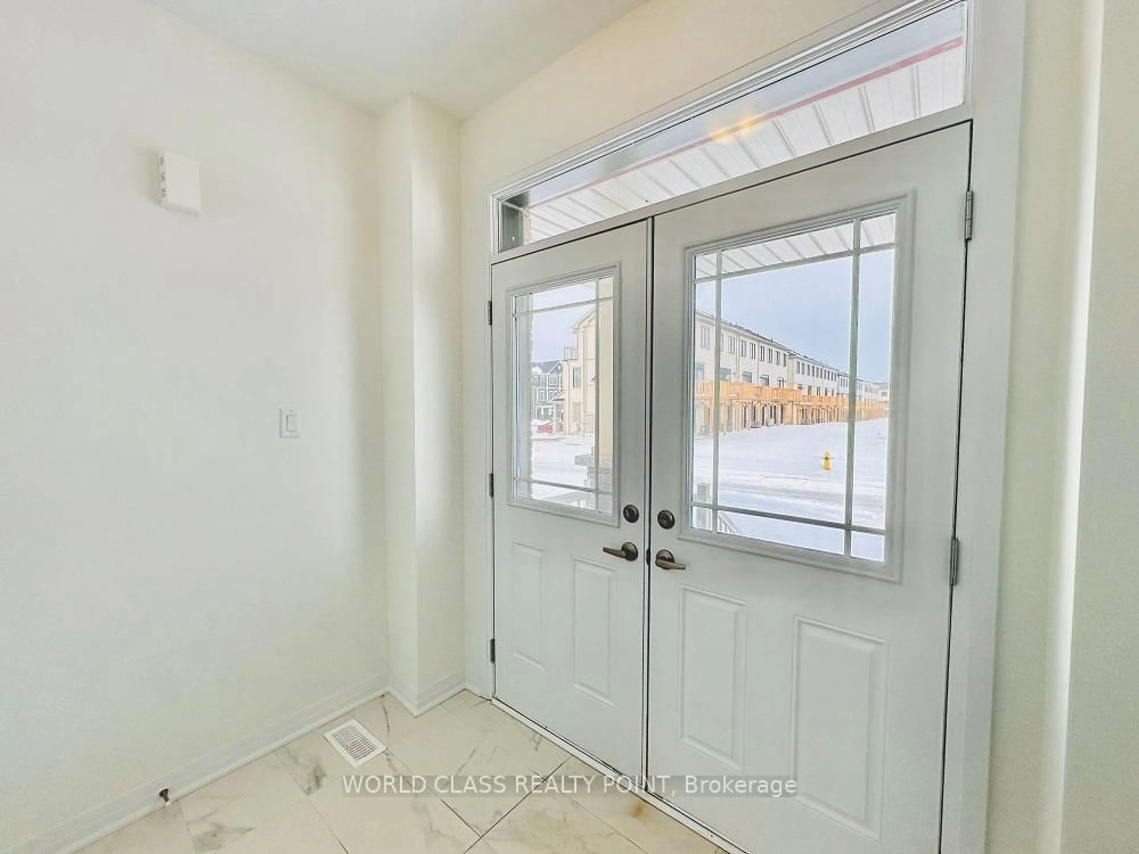 Indoor entryway for 153 Wilmot Rd, Brantford Ontario N3T 0W5
