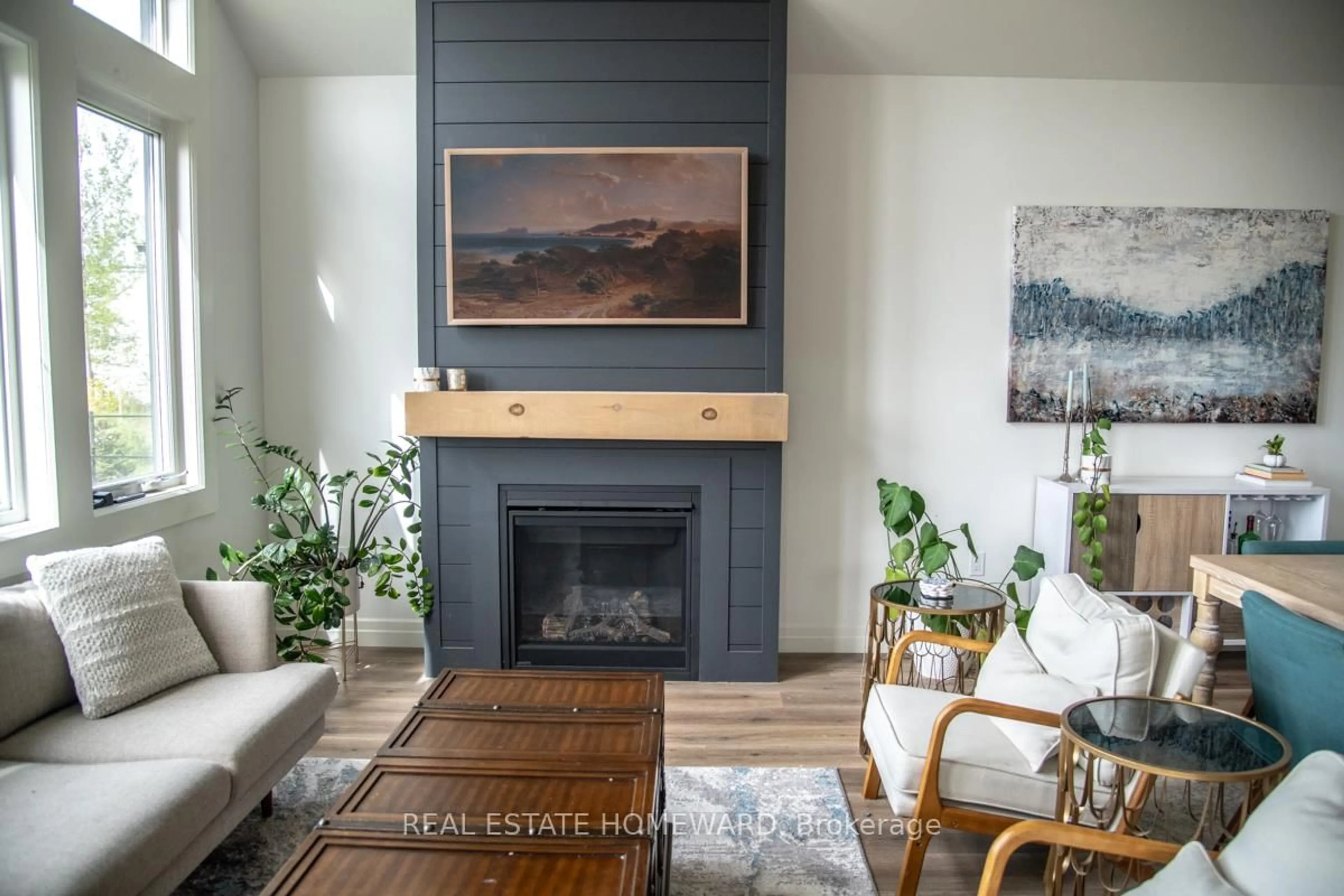 Living room with furniture, wood/laminate floor for 25 Vista Cres, Ingleside Ontario K8V 5P4