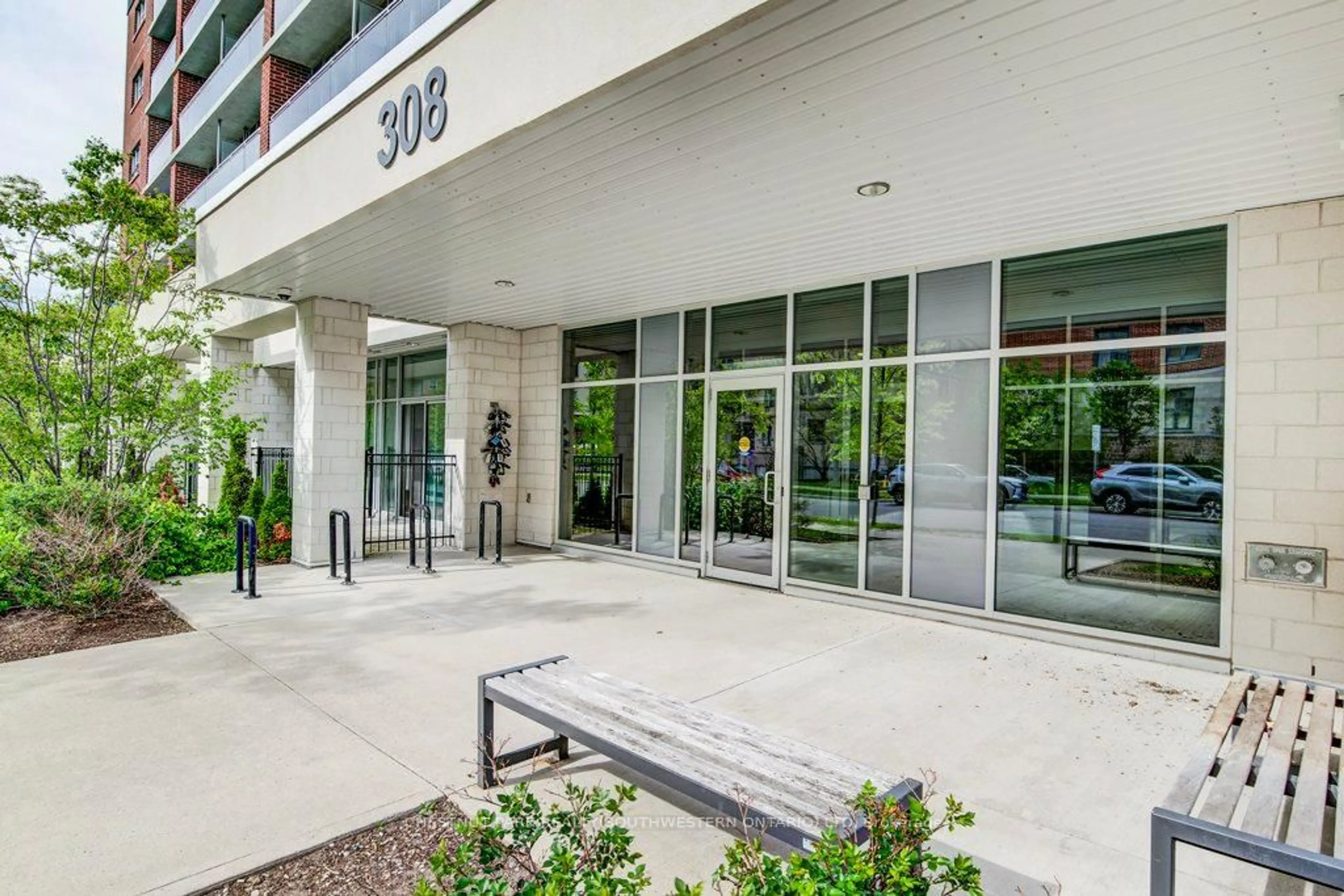Indoor foyer for 308 Lester St #528, Waterloo Ontario N2L 0H9