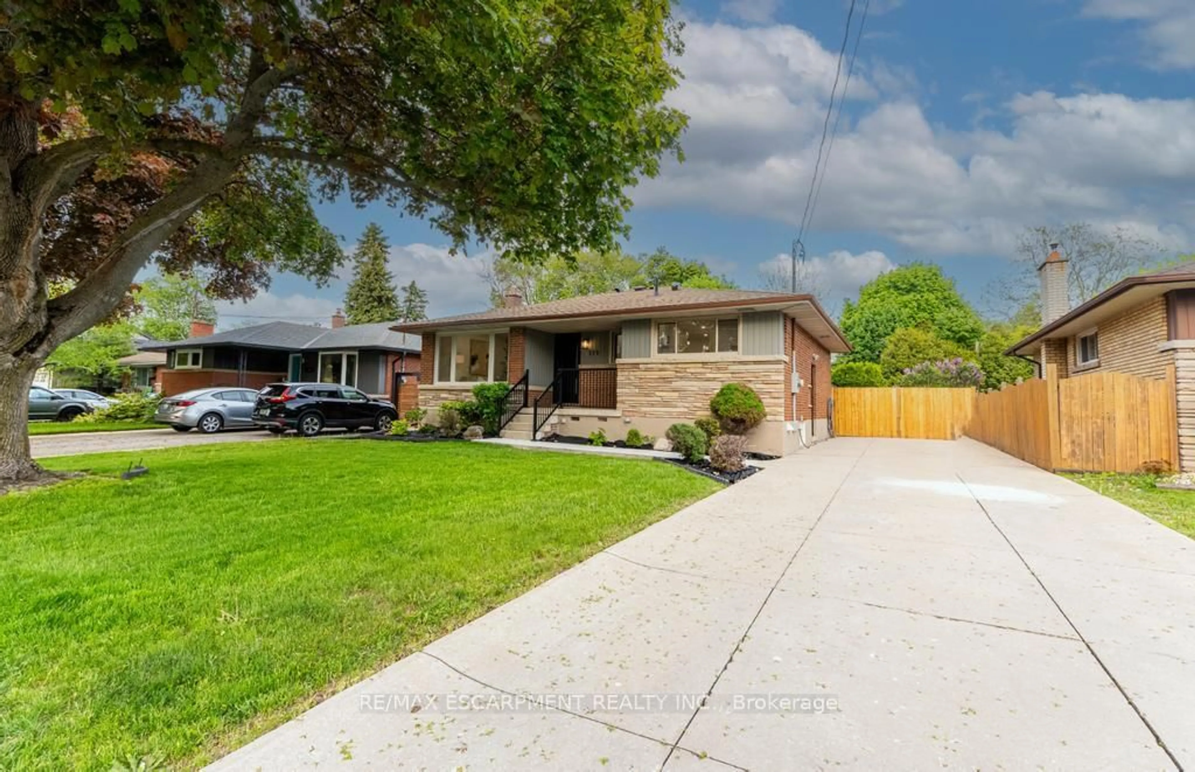 Home with brick exterior material, street for 173 WEST 19TH St, Hamilton Ontario L9C 4H9
