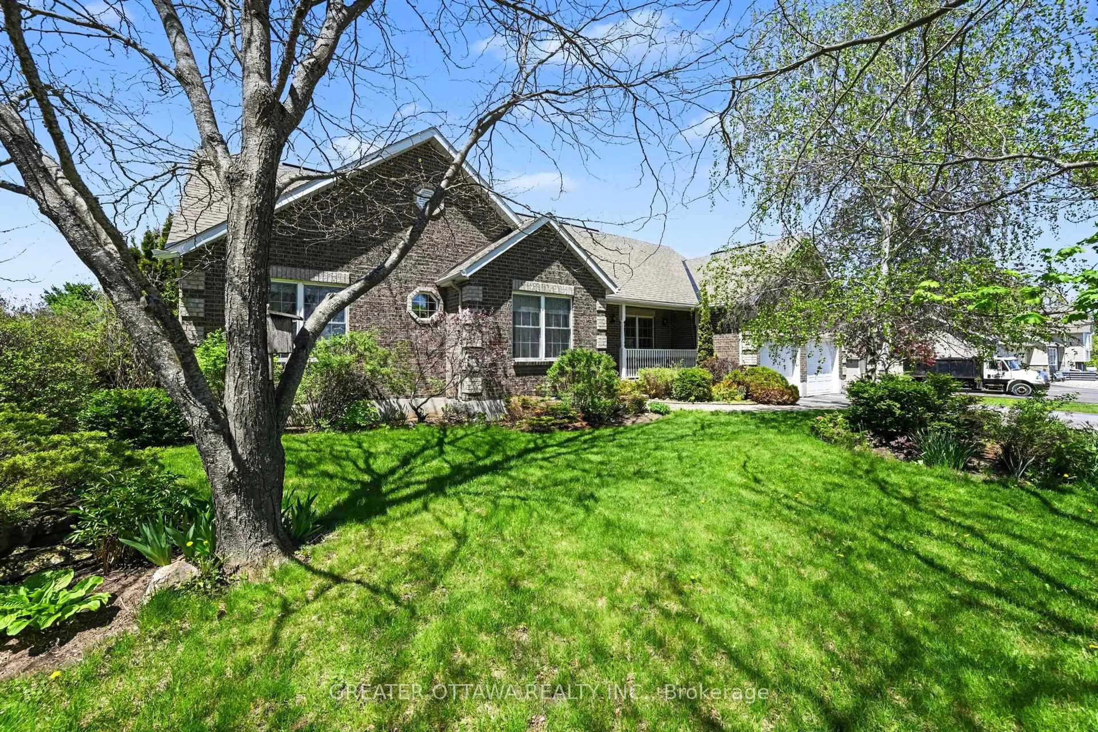 A pic from outside/outdoor area/front of a property/back of a property/a pic from drone, street for 149 Heather Cres, Almonte Ontario K0A 1A0