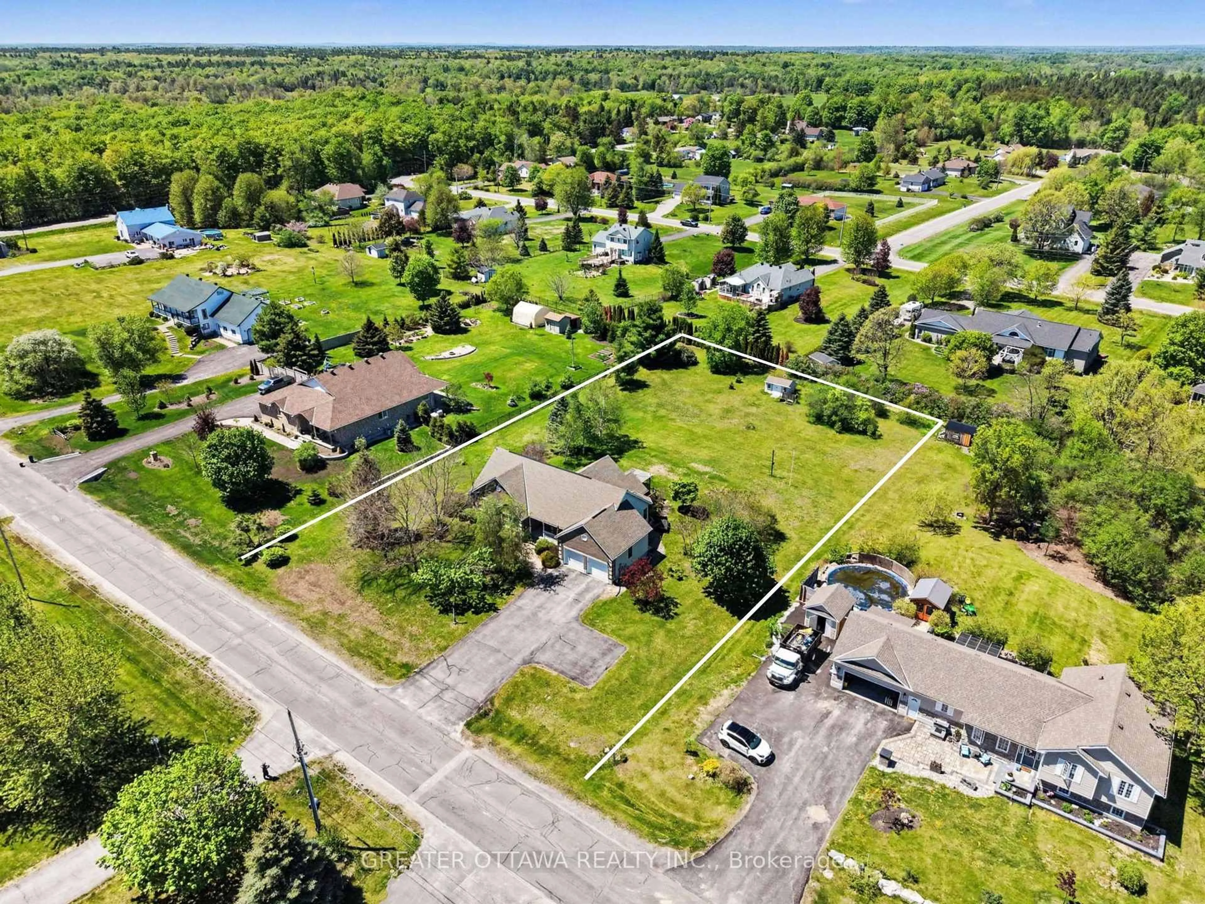 A pic from outside/outdoor area/front of a property/back of a property/a pic from drone, street for 149 Heather Cres, Almonte Ontario K0A 1A0