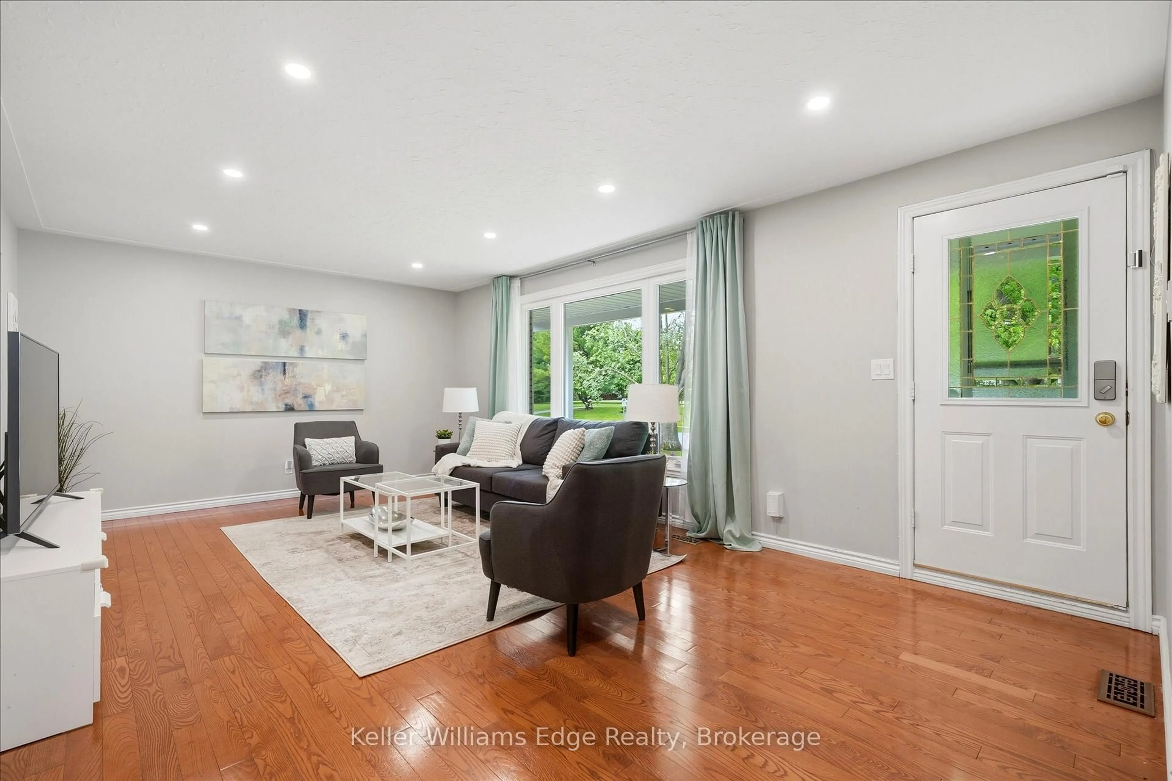 Living room with furniture, unknown for 48 Winding Way, Brantford Ontario N3R 3S3