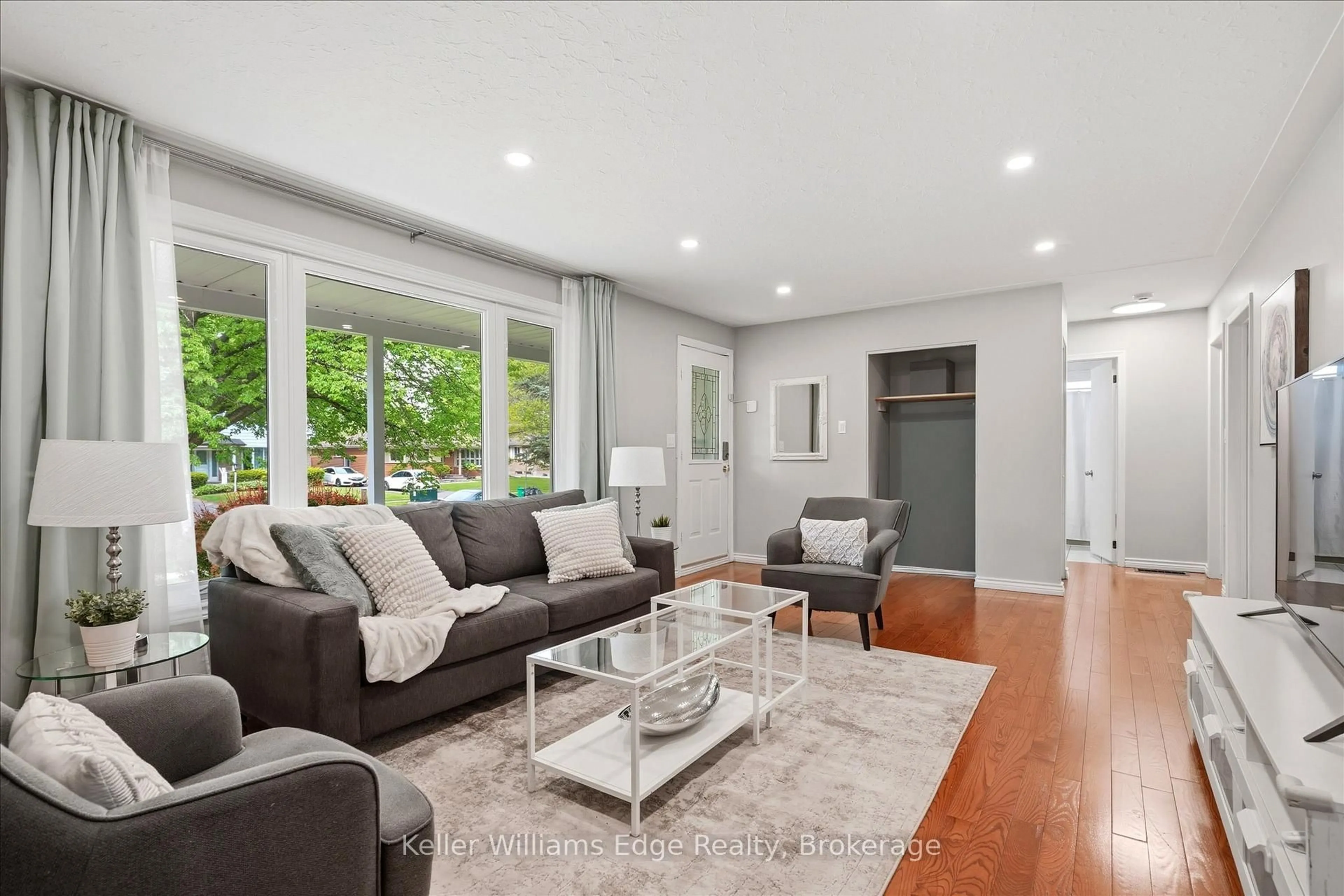Living room with furniture, unknown for 48 Winding Way, Brantford Ontario N3R 3S3