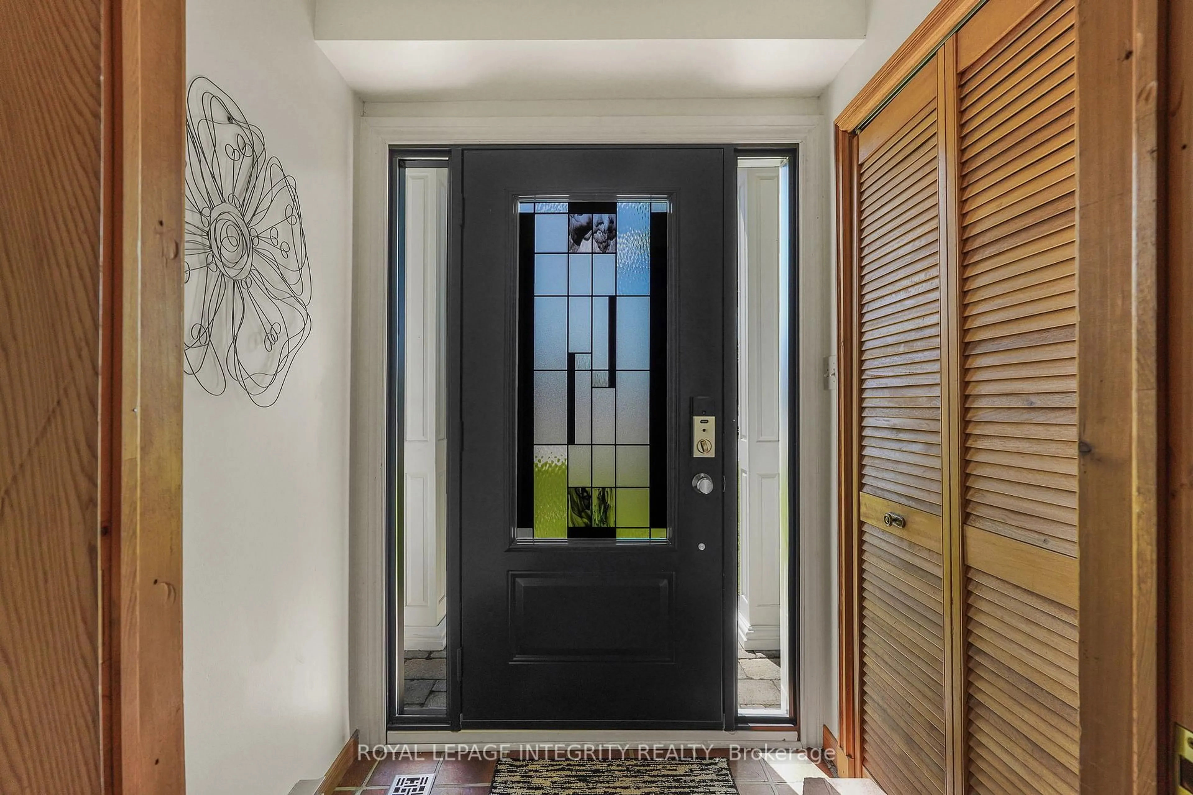 Indoor entryway for 3785 Rue Cartier St, Clarence-Rockland Ontario K0A 1E0