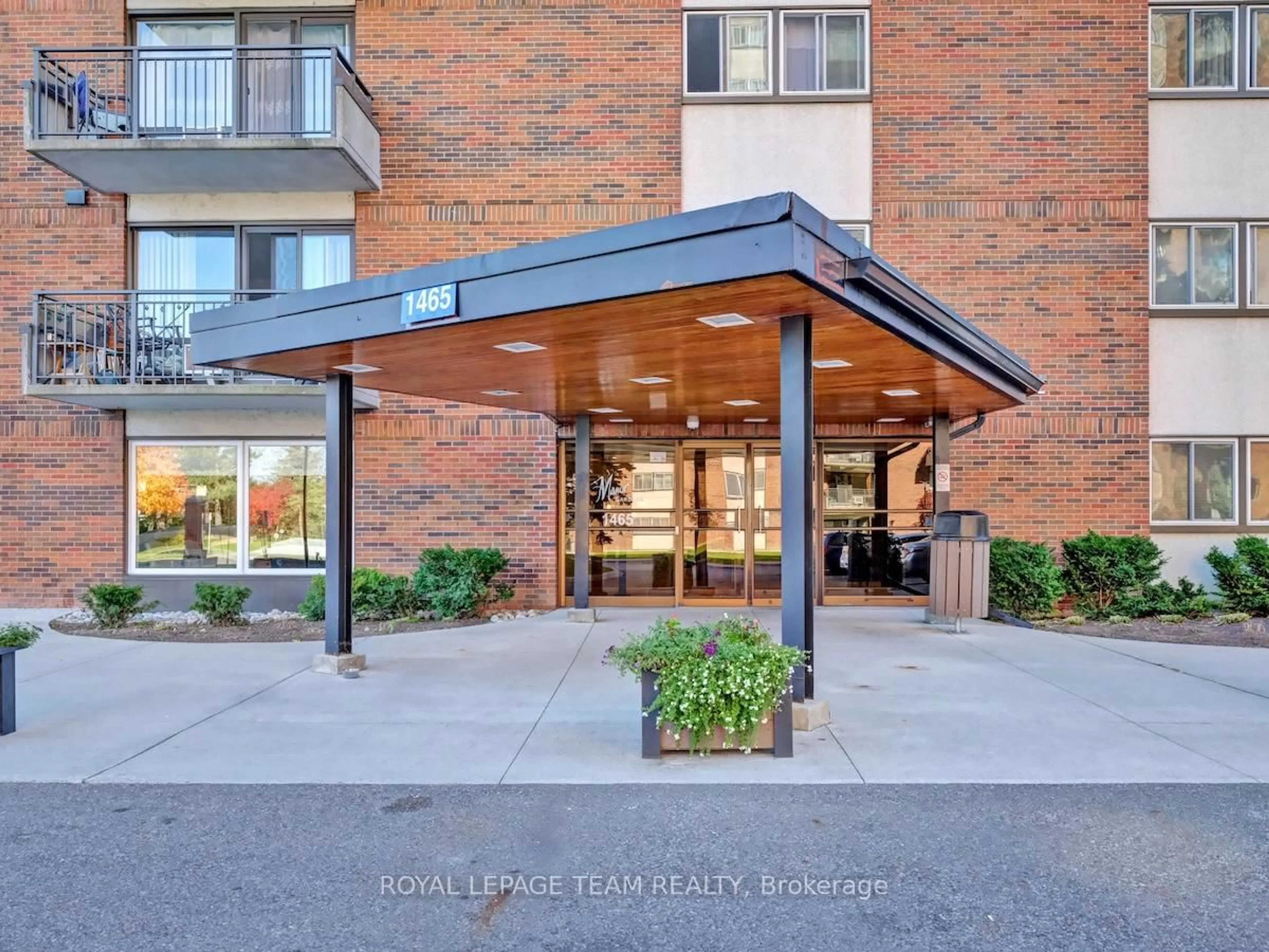 Indoor foyer for 1465 Baseline Rd #312, Ottawa Ontario K2C 3L9