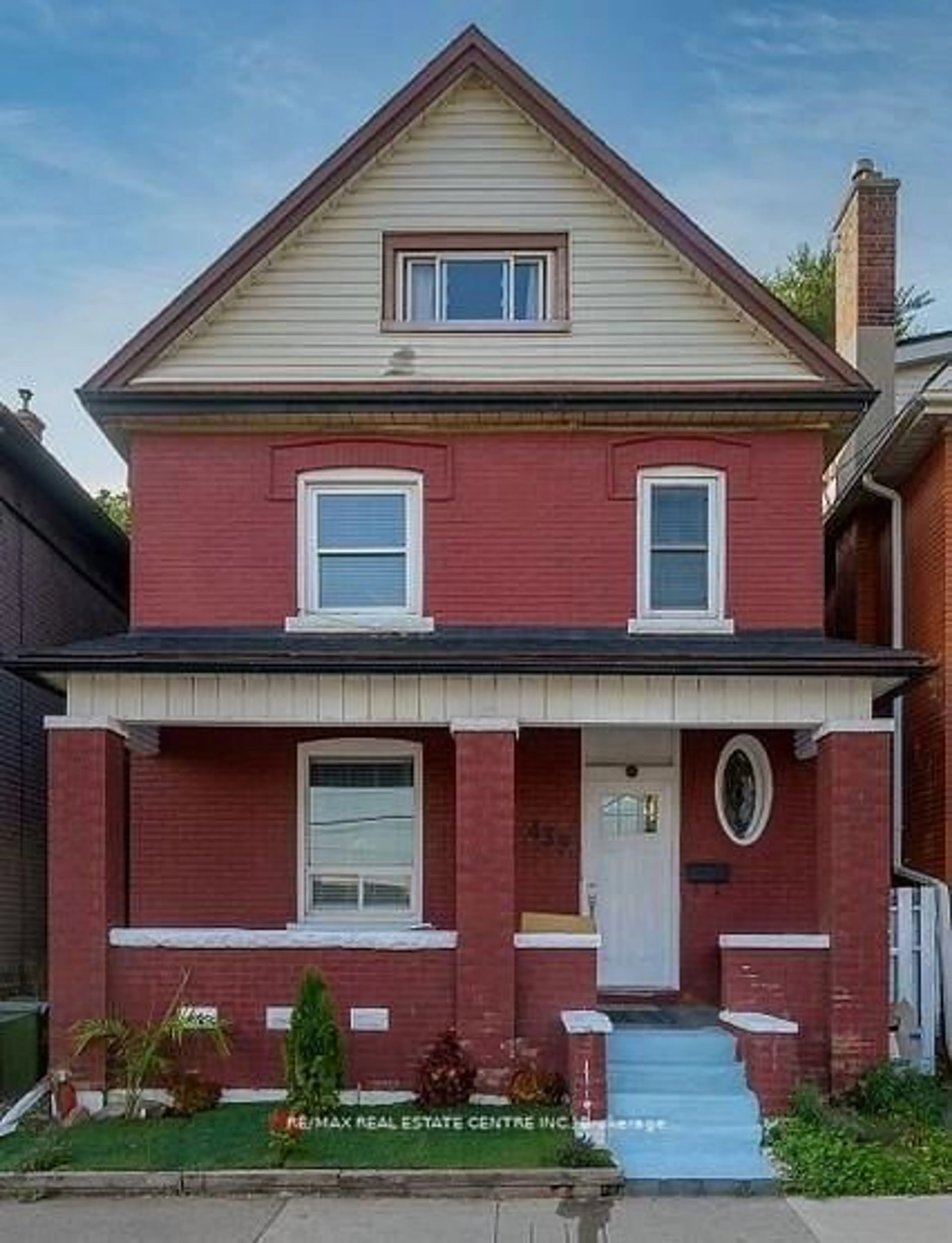 Home with brick exterior material, street for 439 Wentworth St N, Hamilton Ontario L8L 5W6