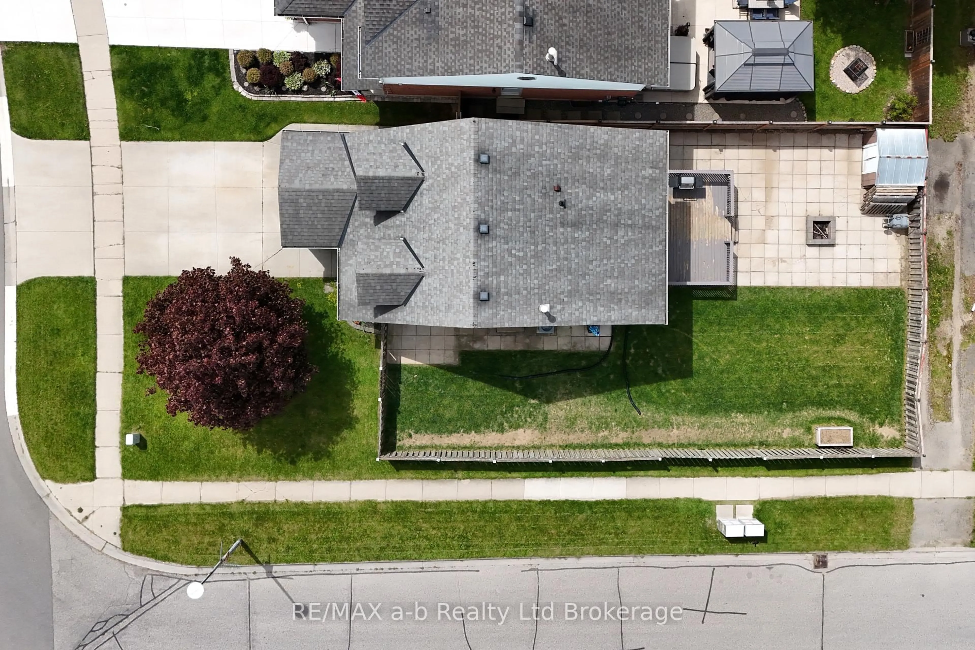 A pic from outside/outdoor area/front of a property/back of a property/a pic from drone, street for 169 Diefenbaker Dr, Woodstock Ontario N4S 8V7