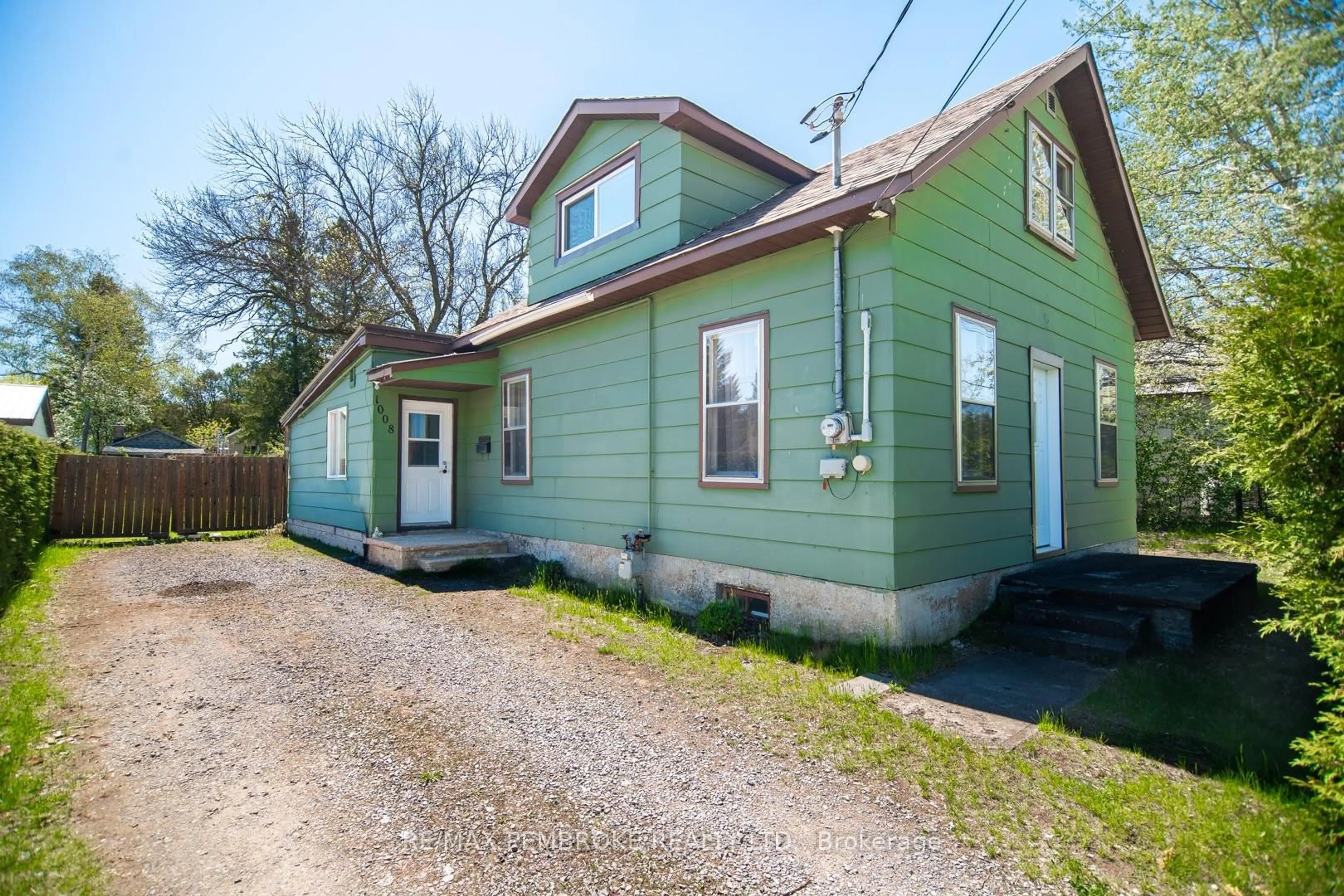 Unknown for 1008 Bronx St, Pembroke Ontario K8A 6G5