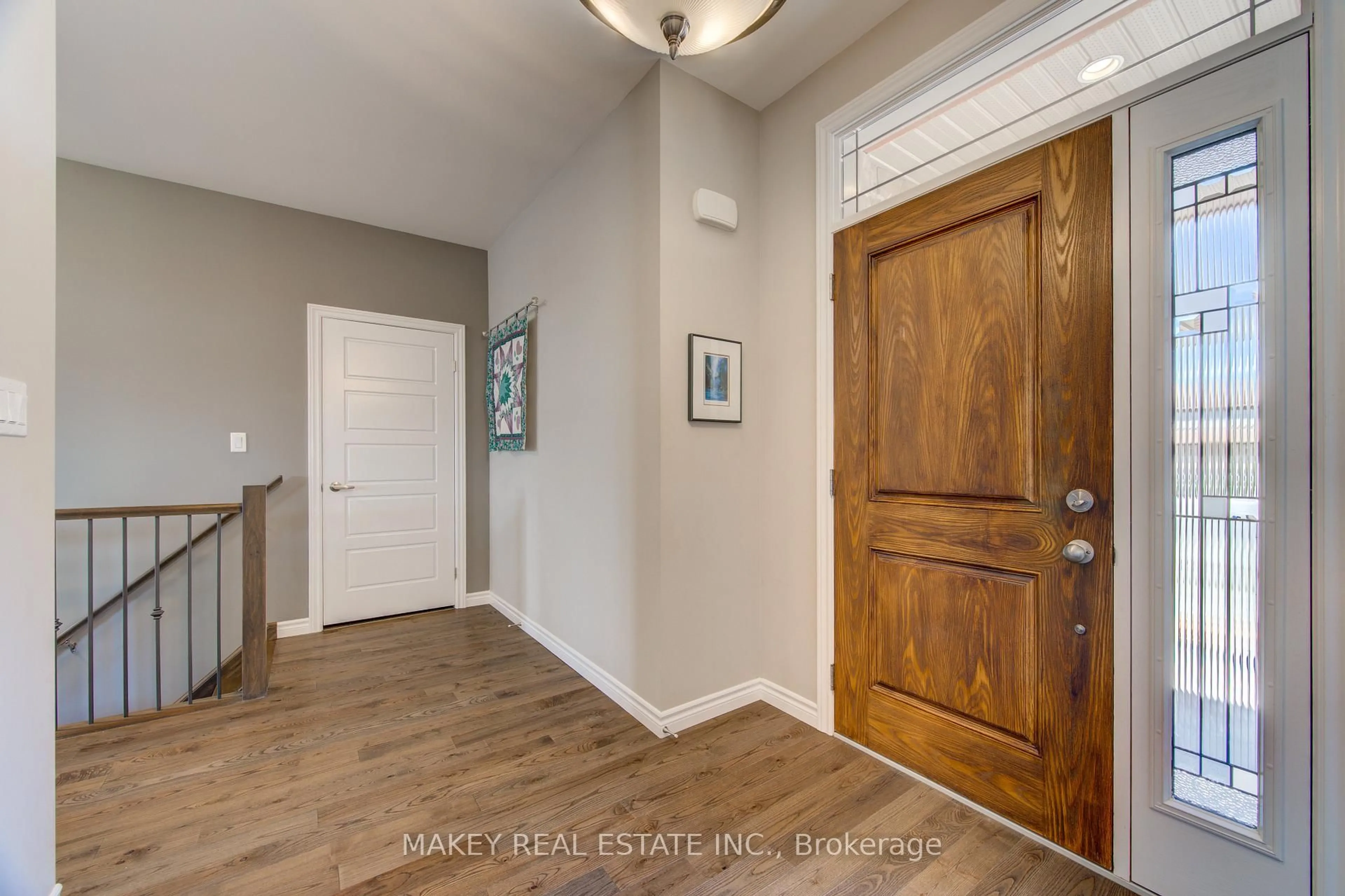Indoor entryway for 10 Ridgewood Crt, Woodstock Ontario N4T 0E5