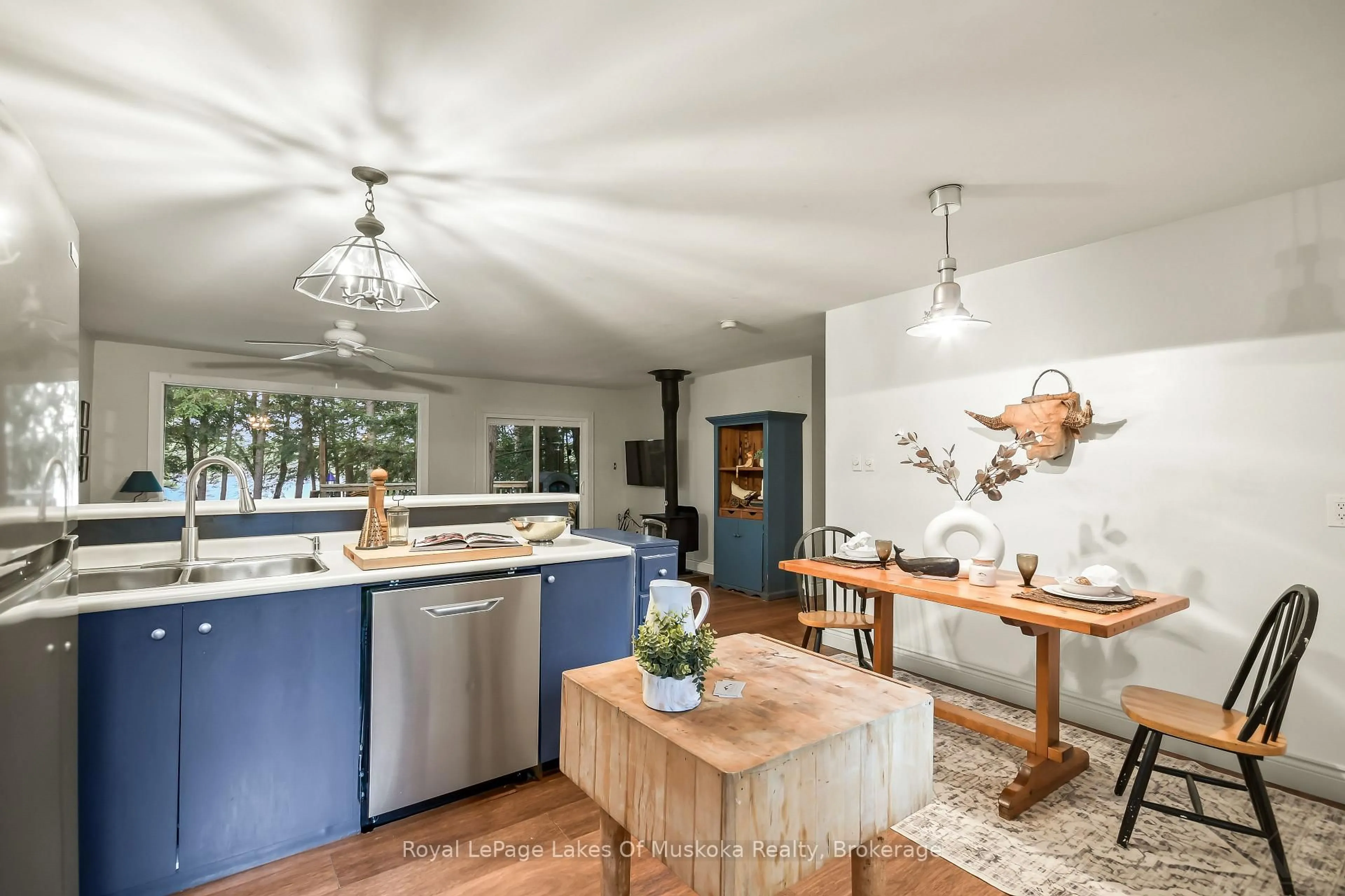 Open concept kitchen, unknown for 1122 Bigwind Lake Rd, Bracebridge Ontario P1L 1X1
