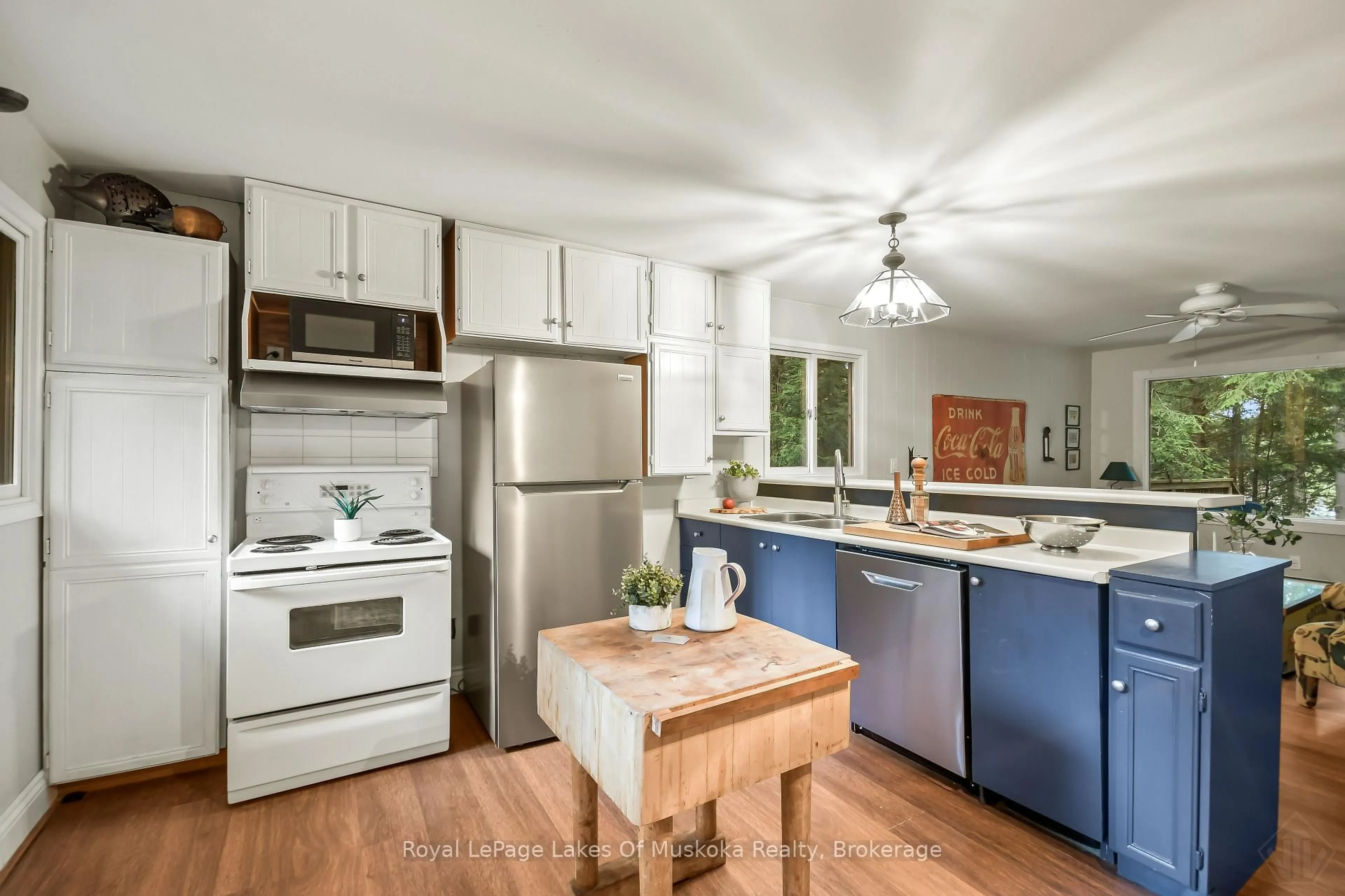 Open concept kitchen, unknown for 1122 Bigwind Lake Rd, Bracebridge Ontario P1L 1X1