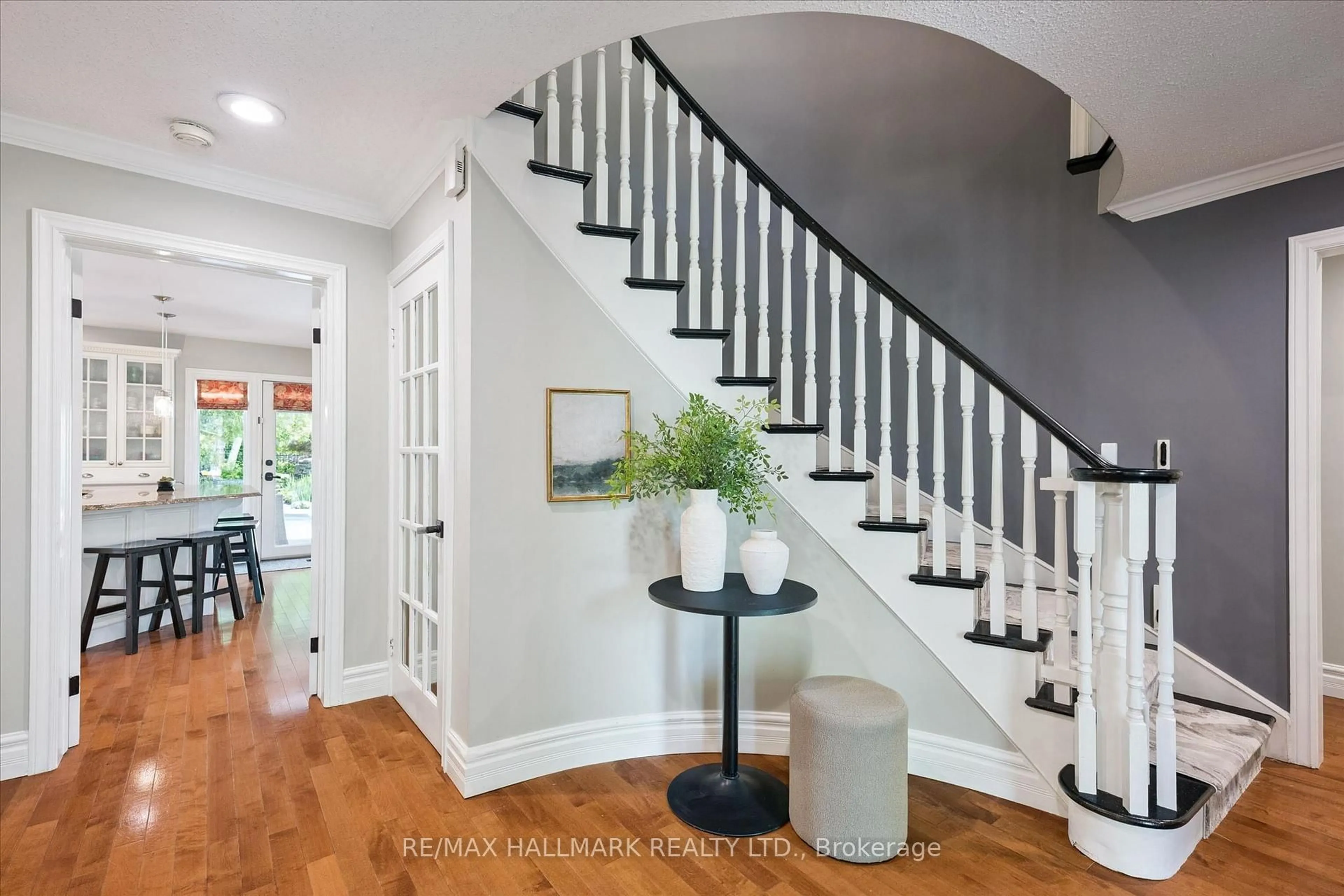 Indoor entryway for 98 Rosemary Lane, Hamilton Ontario L9G 2K5