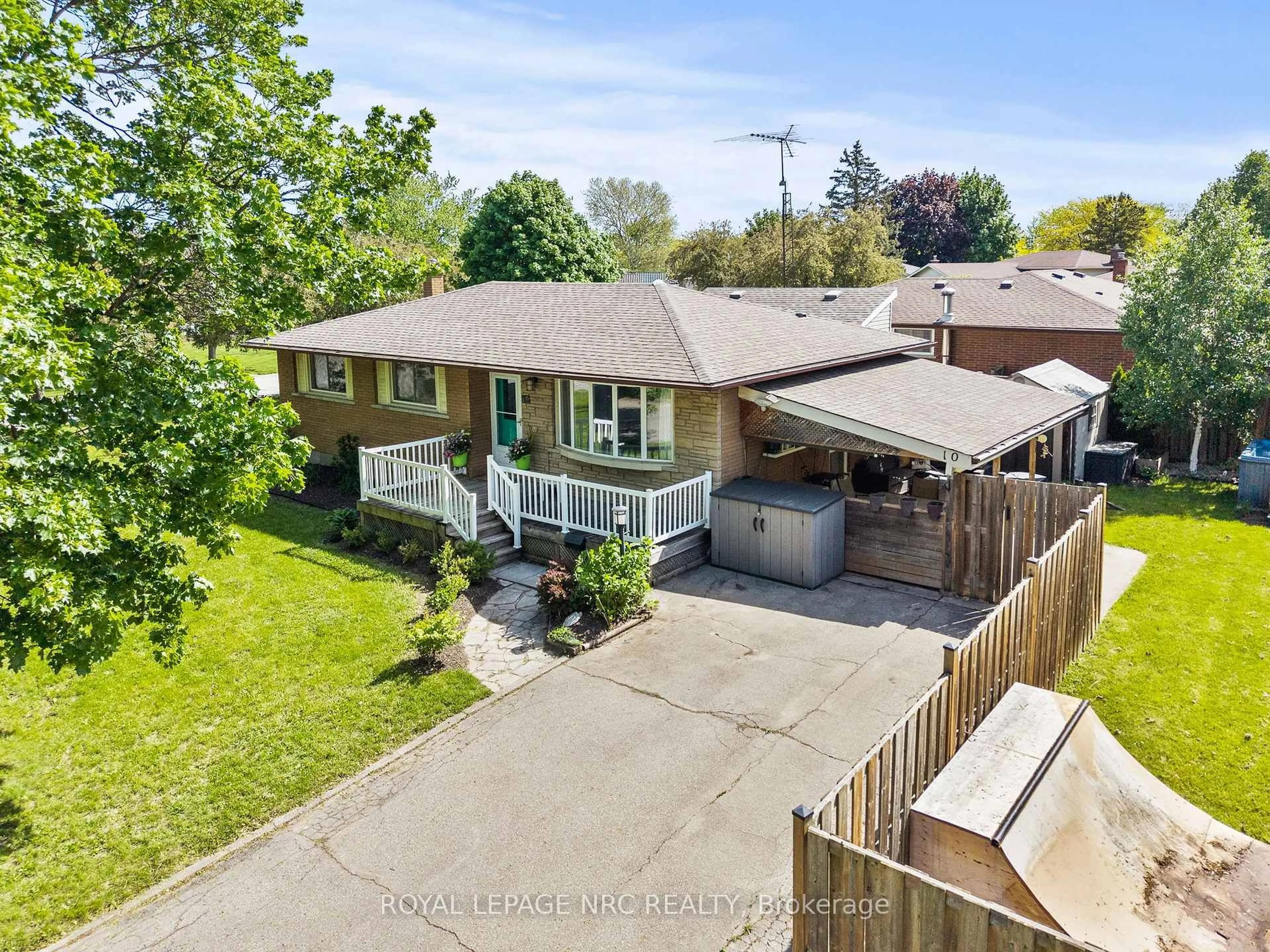 A pic from outside/outdoor area/front of a property/back of a property/a pic from drone, street for 10 Ancaster Blvd, St. Catharines Ontario L2M 6V9