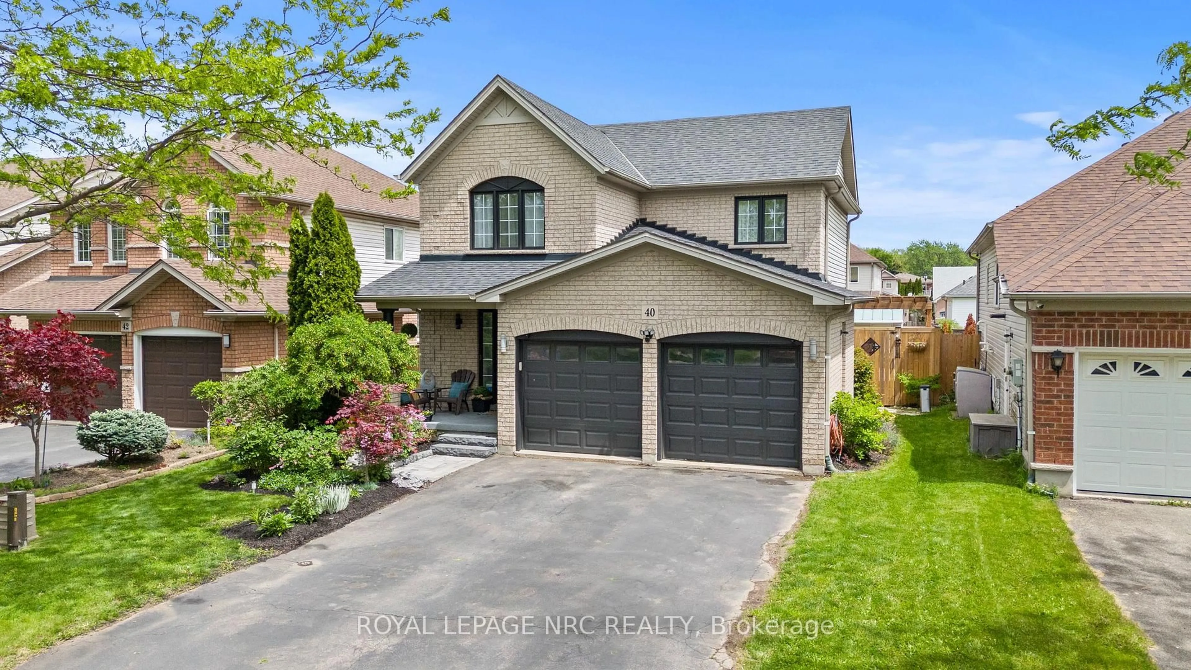 Home with brick exterior material, street for 40 Longfellow Ave, St. Catharines Ontario L2R 6N7
