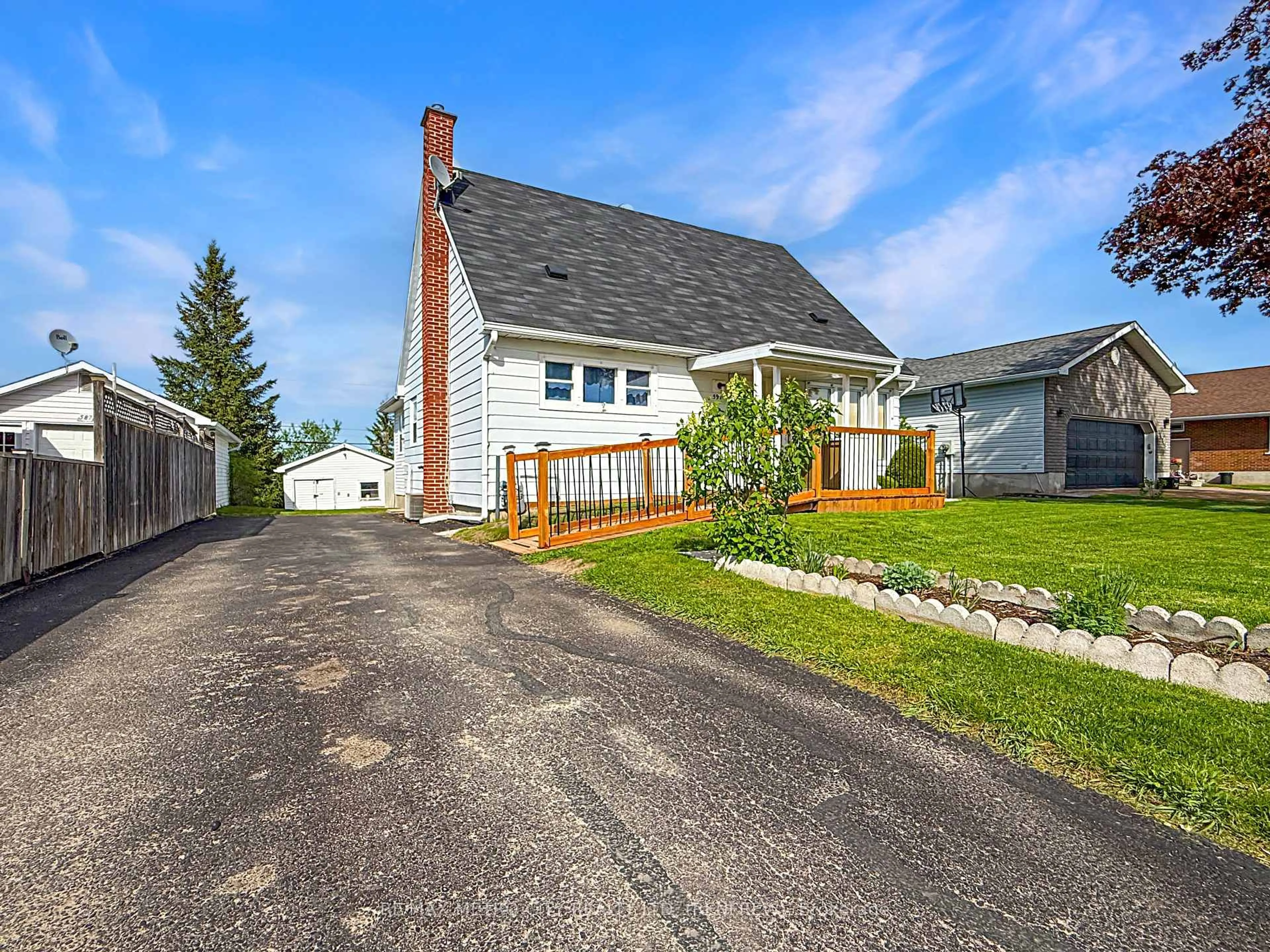 Unknown for 597 Fortington St, Renfrew Ontario K7V 1E5