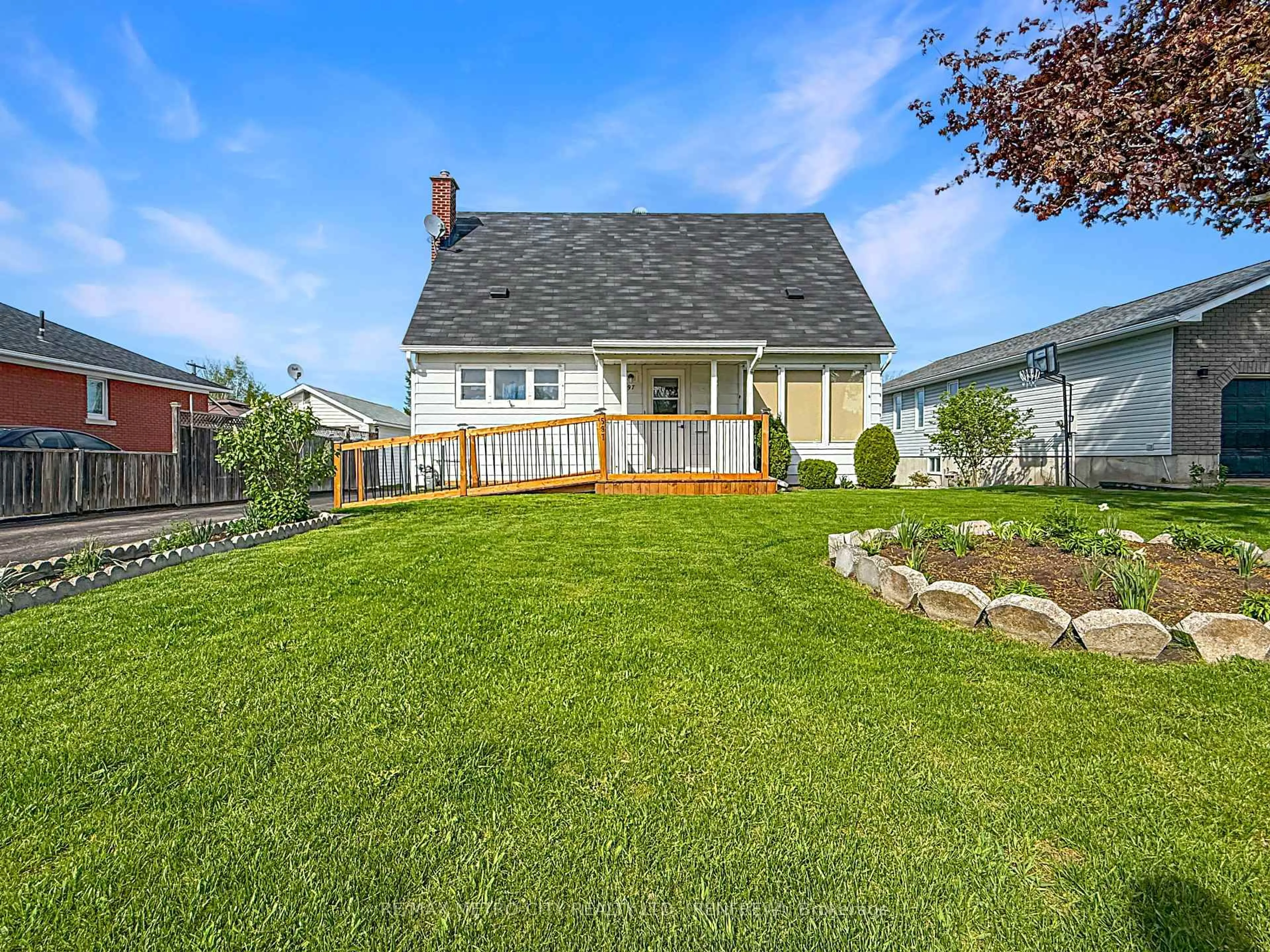 A pic from outside/outdoor area/front of a property/back of a property/a pic from drone, street for 597 Fortington St, Renfrew Ontario K7V 1E5