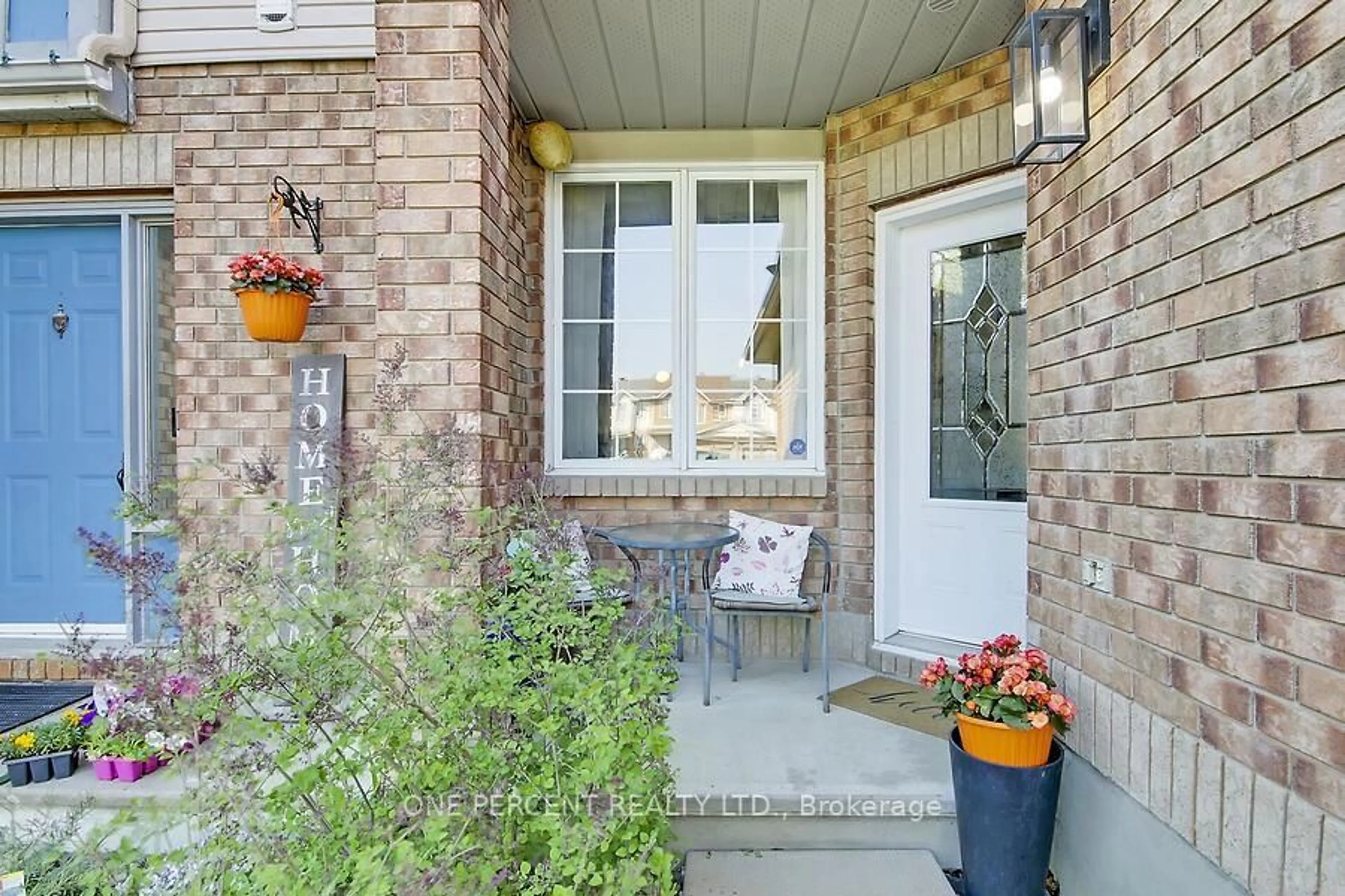 Indoor entryway for 166 Beatrice Dr, Ottawa Ontario K2J 4N9