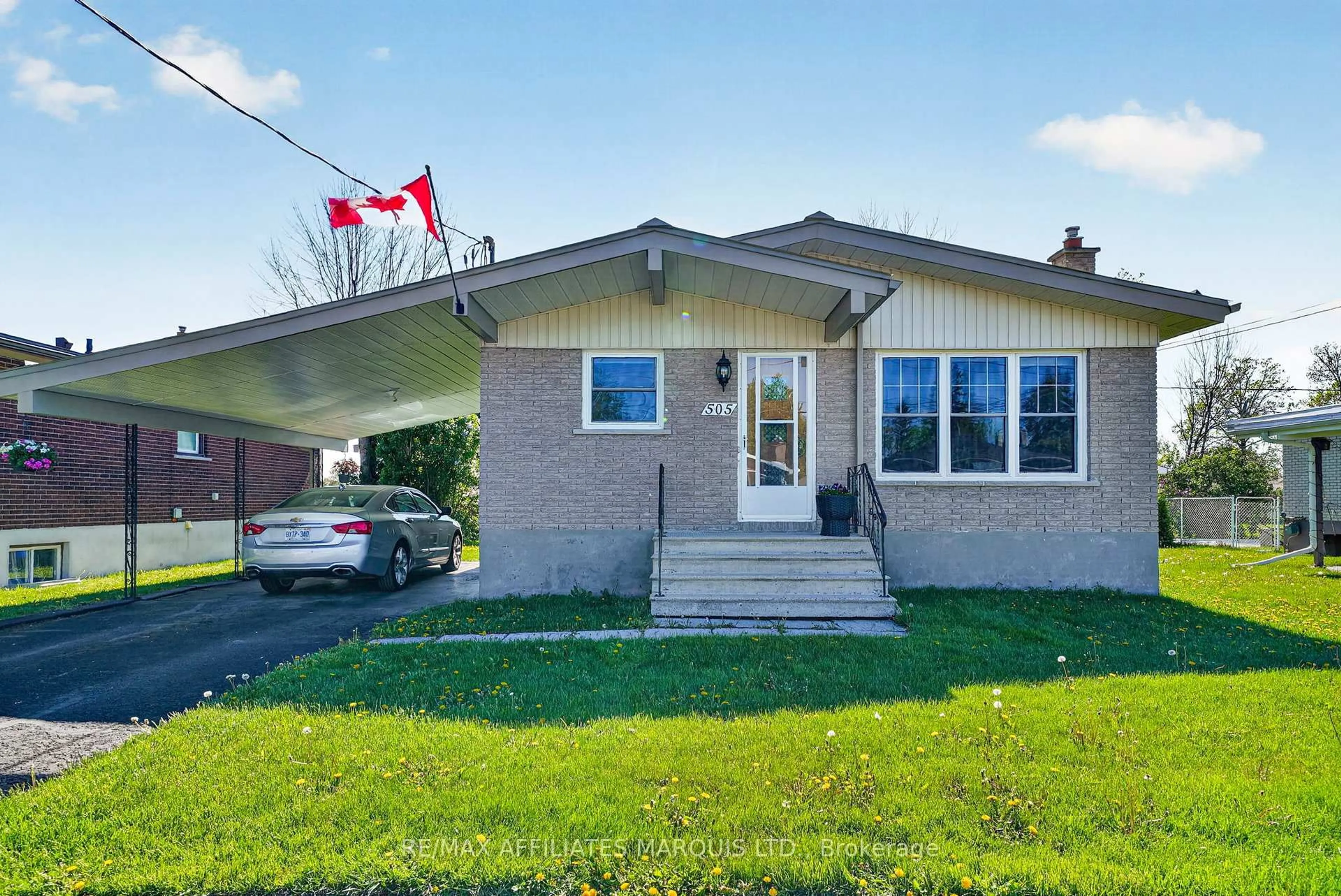 Home with vinyl exterior material, street for 505 Anthony St, Cornwall Ontario K6H 5L1