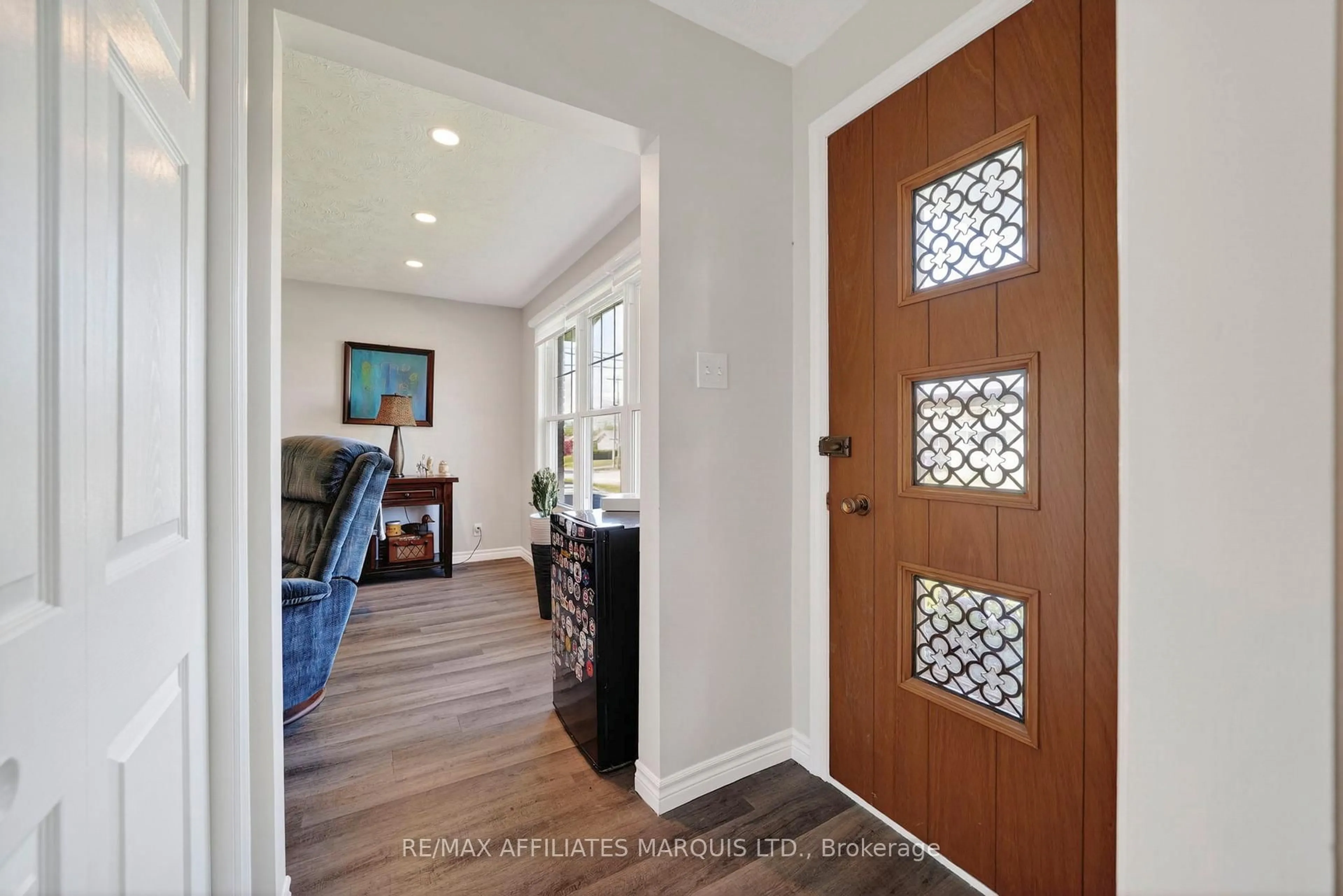 Indoor entryway for 505 Anthony St, Cornwall Ontario K6H 5L1