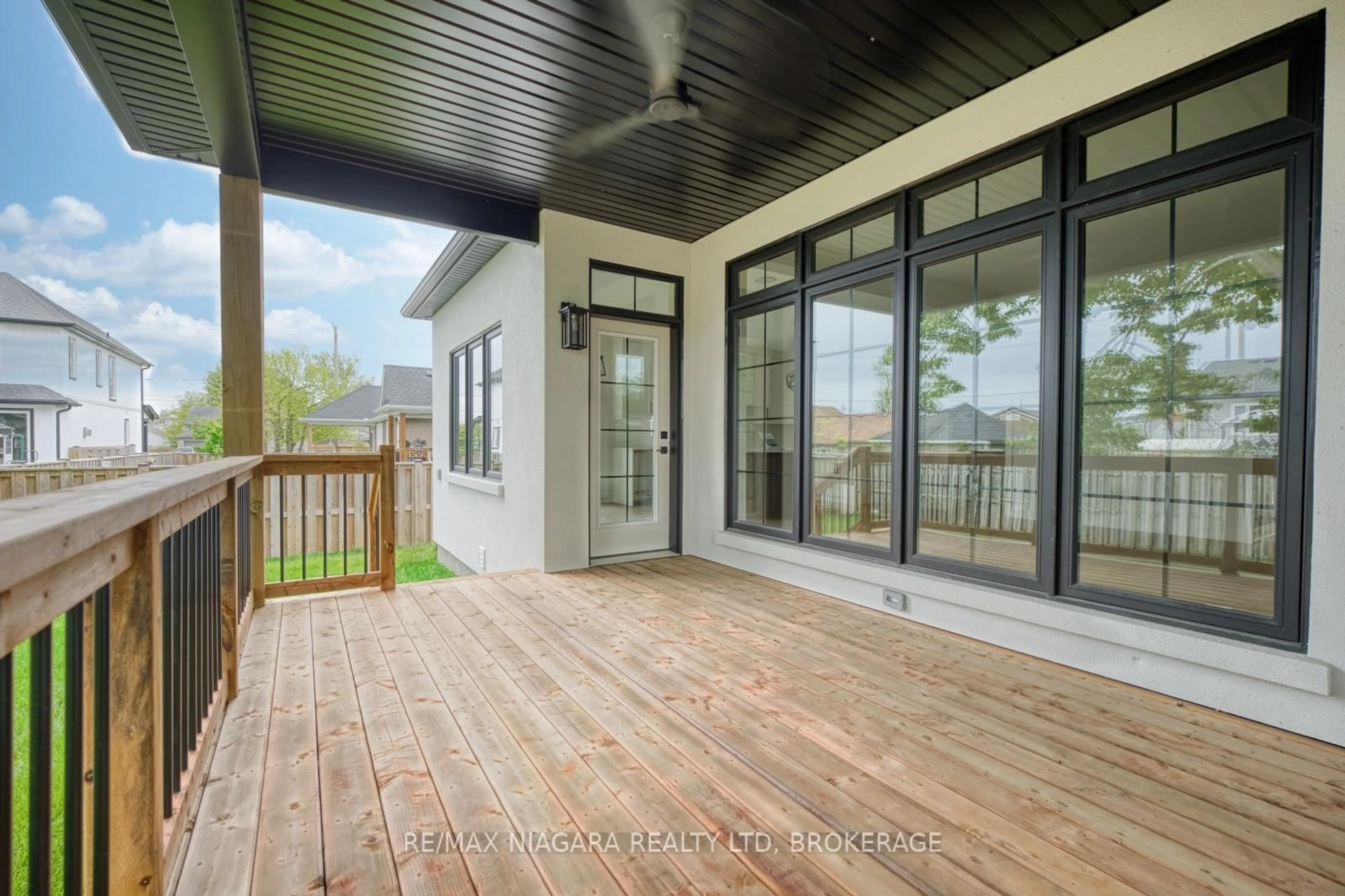 Patio, unknown for 60 Pleasant Ave, Fort Erie Ontario L0S 1N0