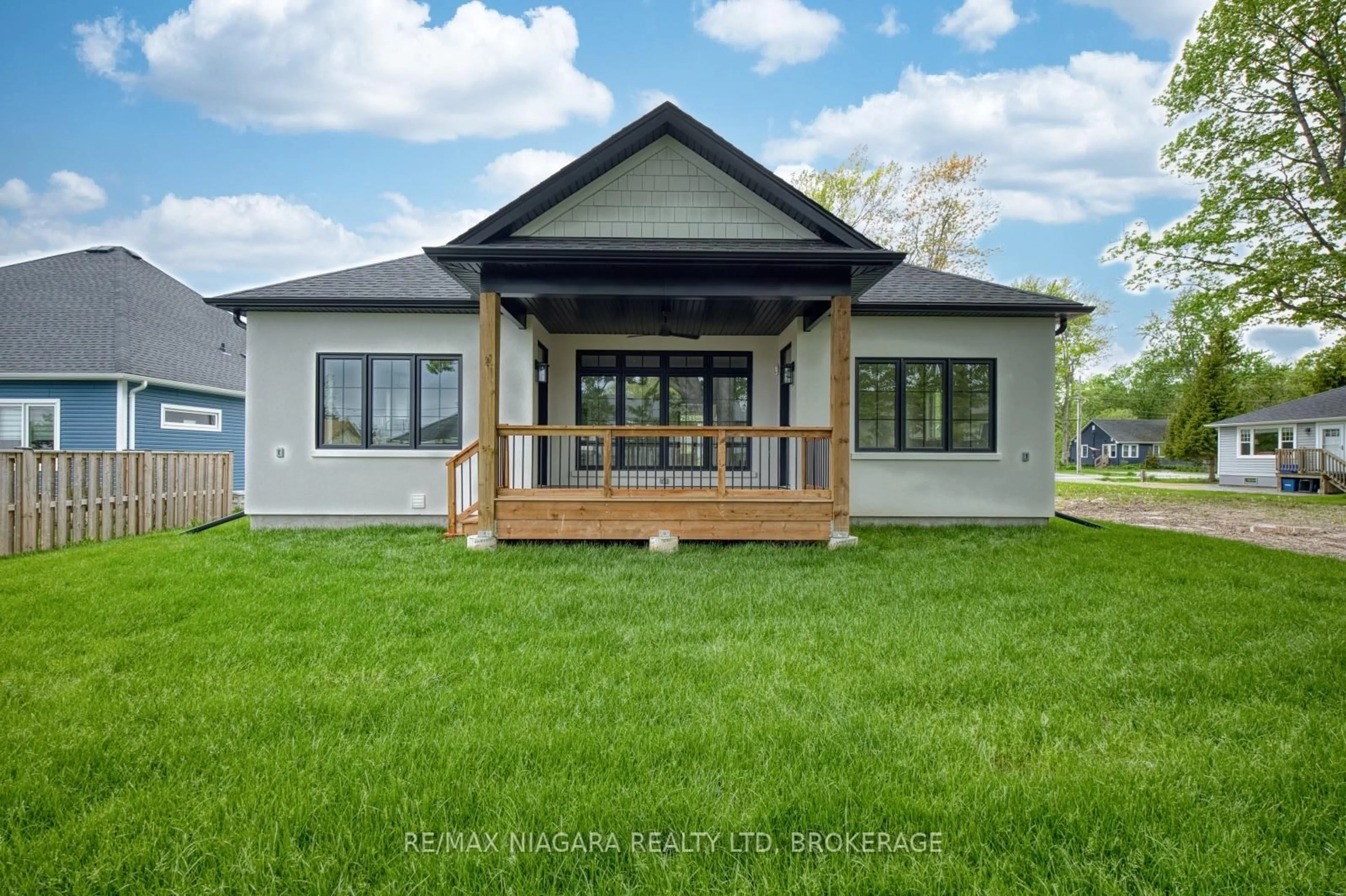 Home with vinyl exterior material, building for 60 Pleasant Ave, Fort Erie Ontario L0S 1N0