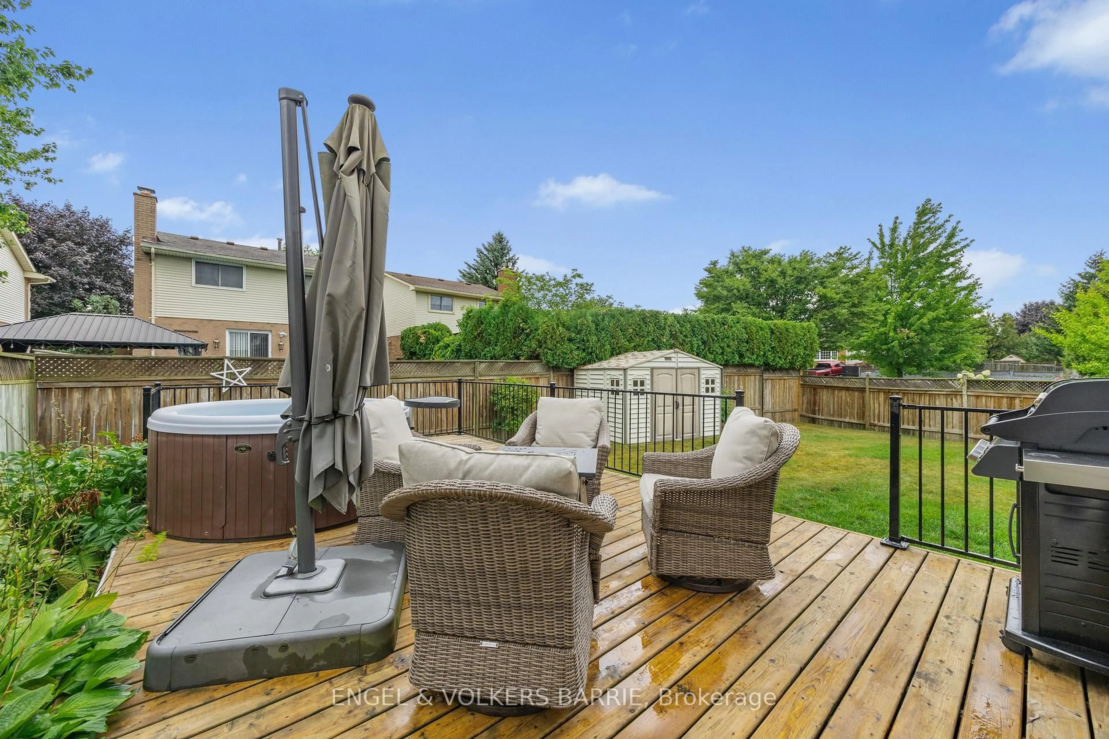 Patio, water/lake/river/ocean view for 1 Aspen Crt, Hamilton Ontario L8B 0A7