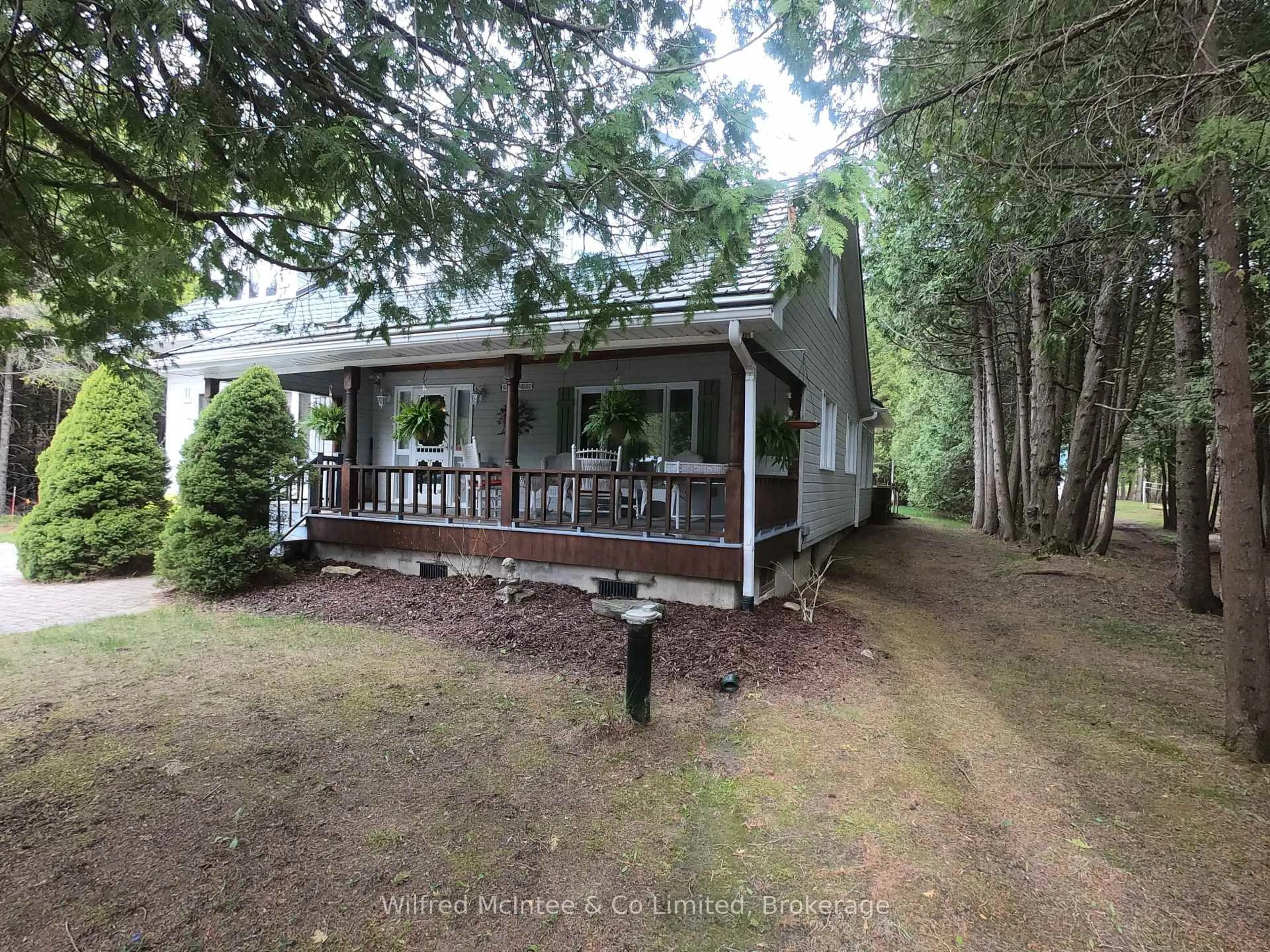 A pic from outside/outdoor area/front of a property/back of a property/a pic from drone, unknown for 925 King Edward Ave, South Bruce Peninsula Ontario N0H 2G0