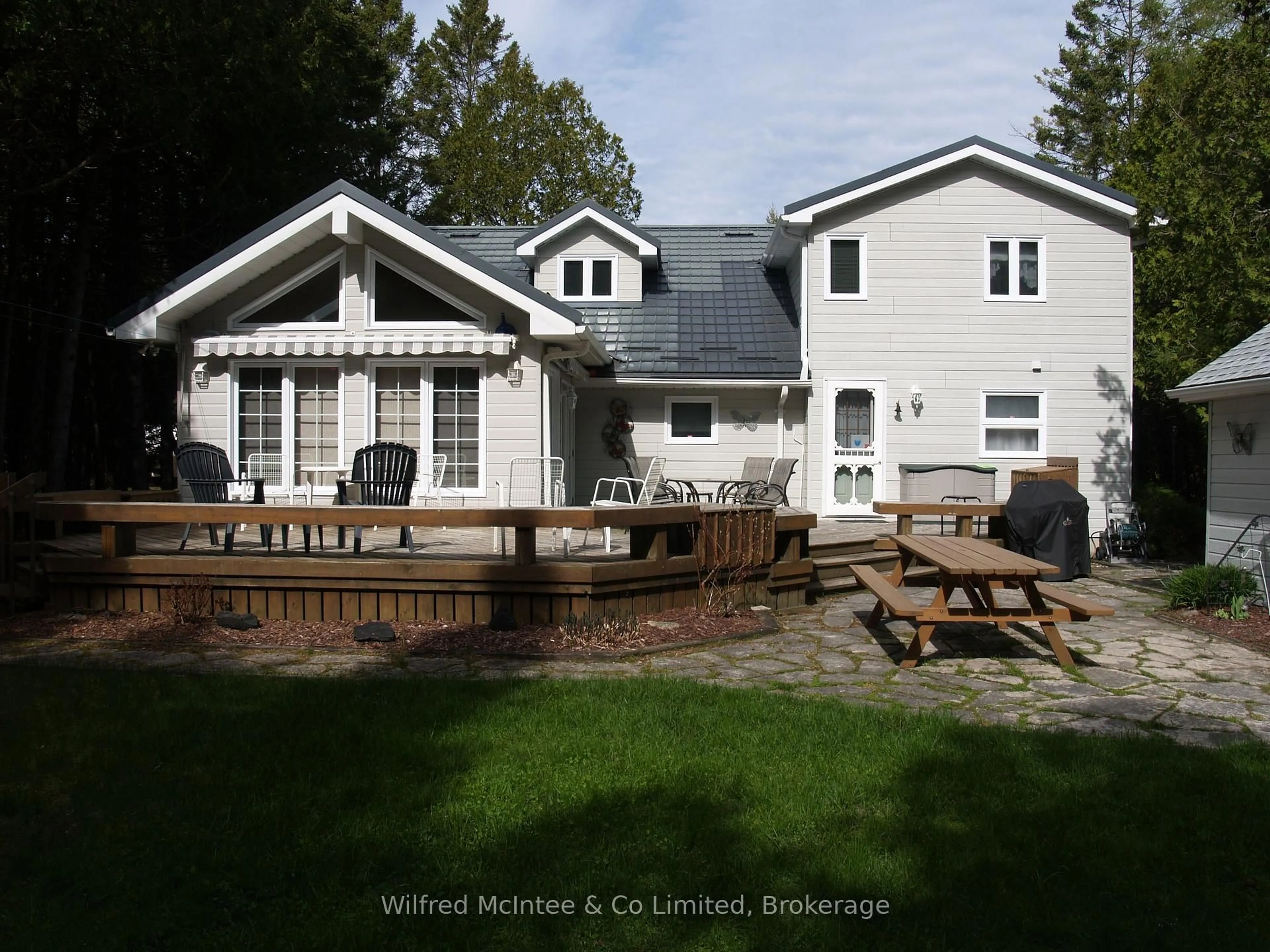 Patio, unknown for 925 King Edward Ave, South Bruce Peninsula Ontario N0H 2G0